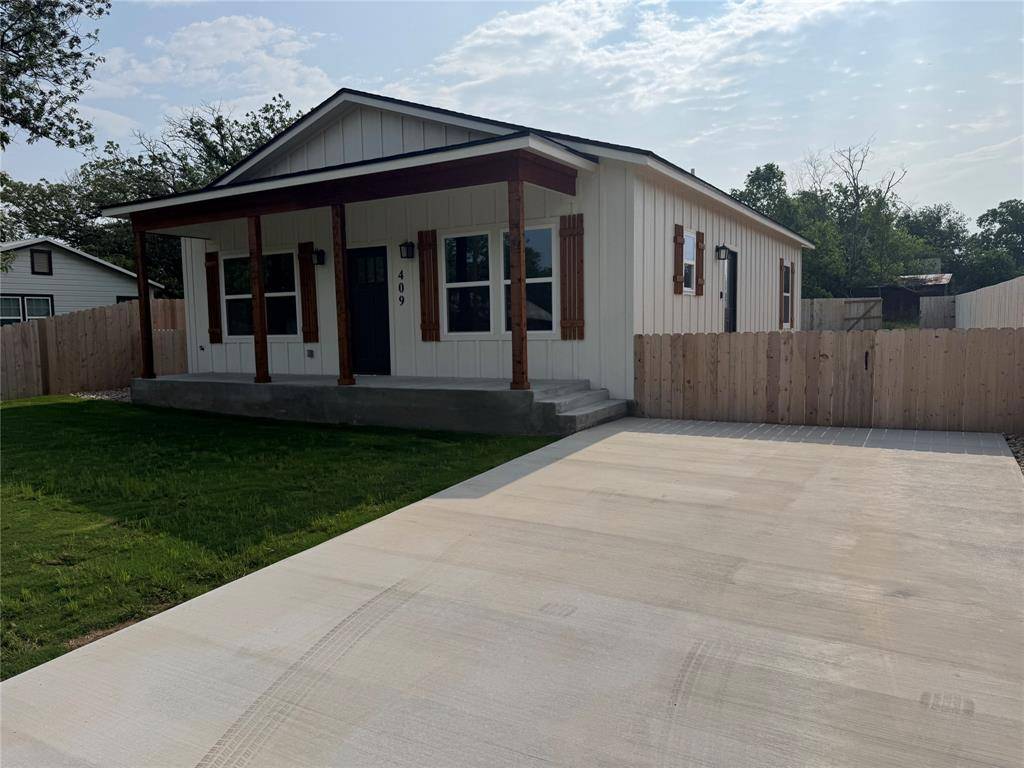 Blanket, TX 76432,409 Fifth Street
