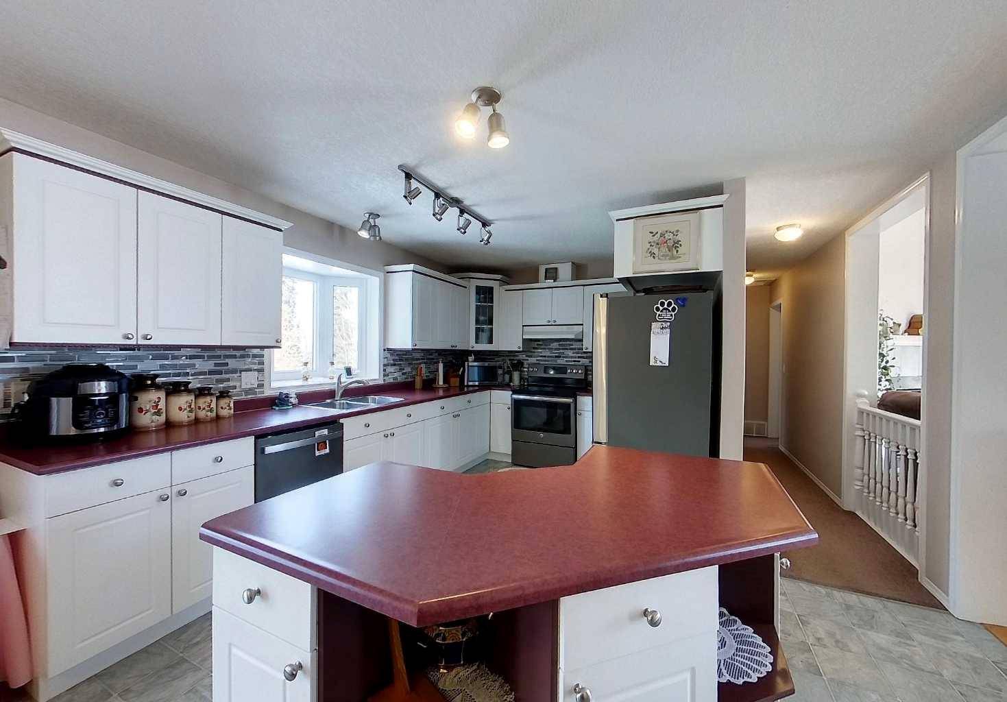 Rural Yellowhead County, AB T7E 3M3,54025 Range Road 180