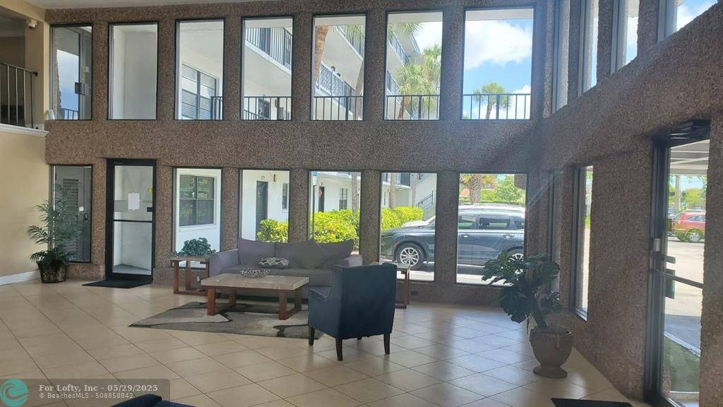 Boca Raton, FL 33428,9235 SW 8th St  #311