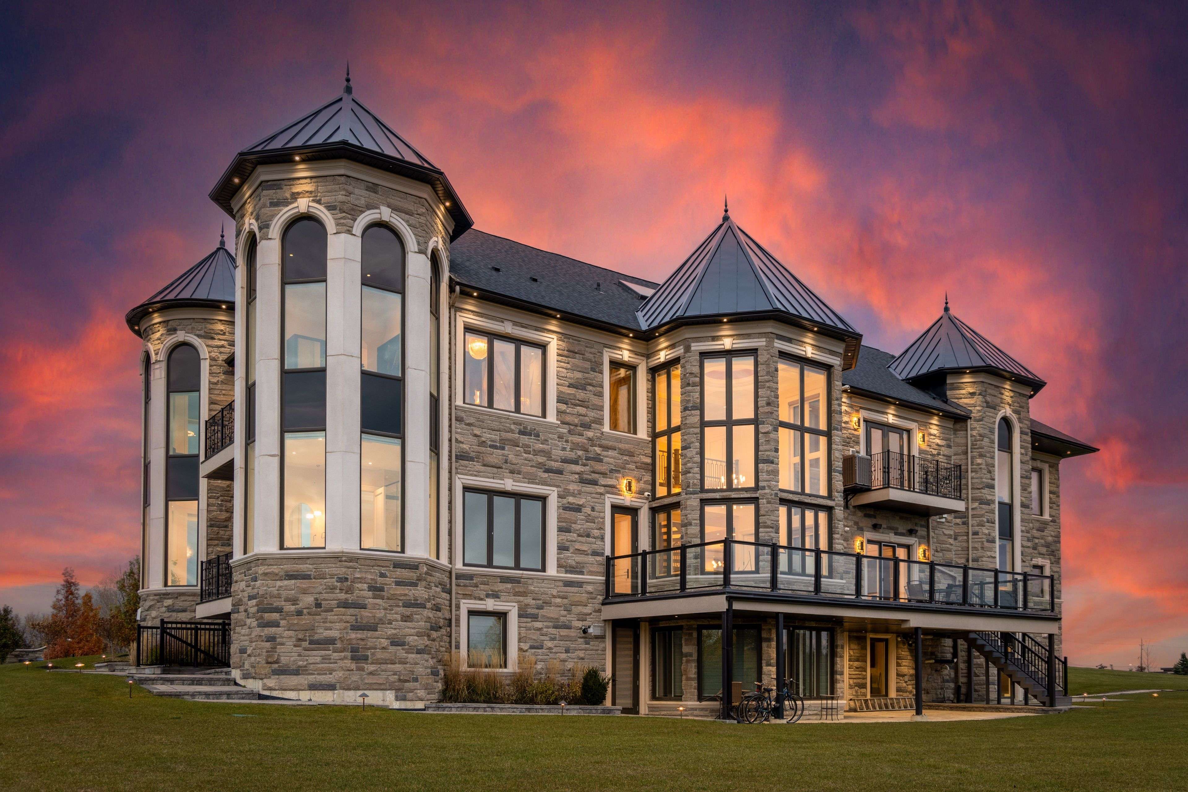 Brampton, ON L6P 1K9,4 Saint Lukes CT