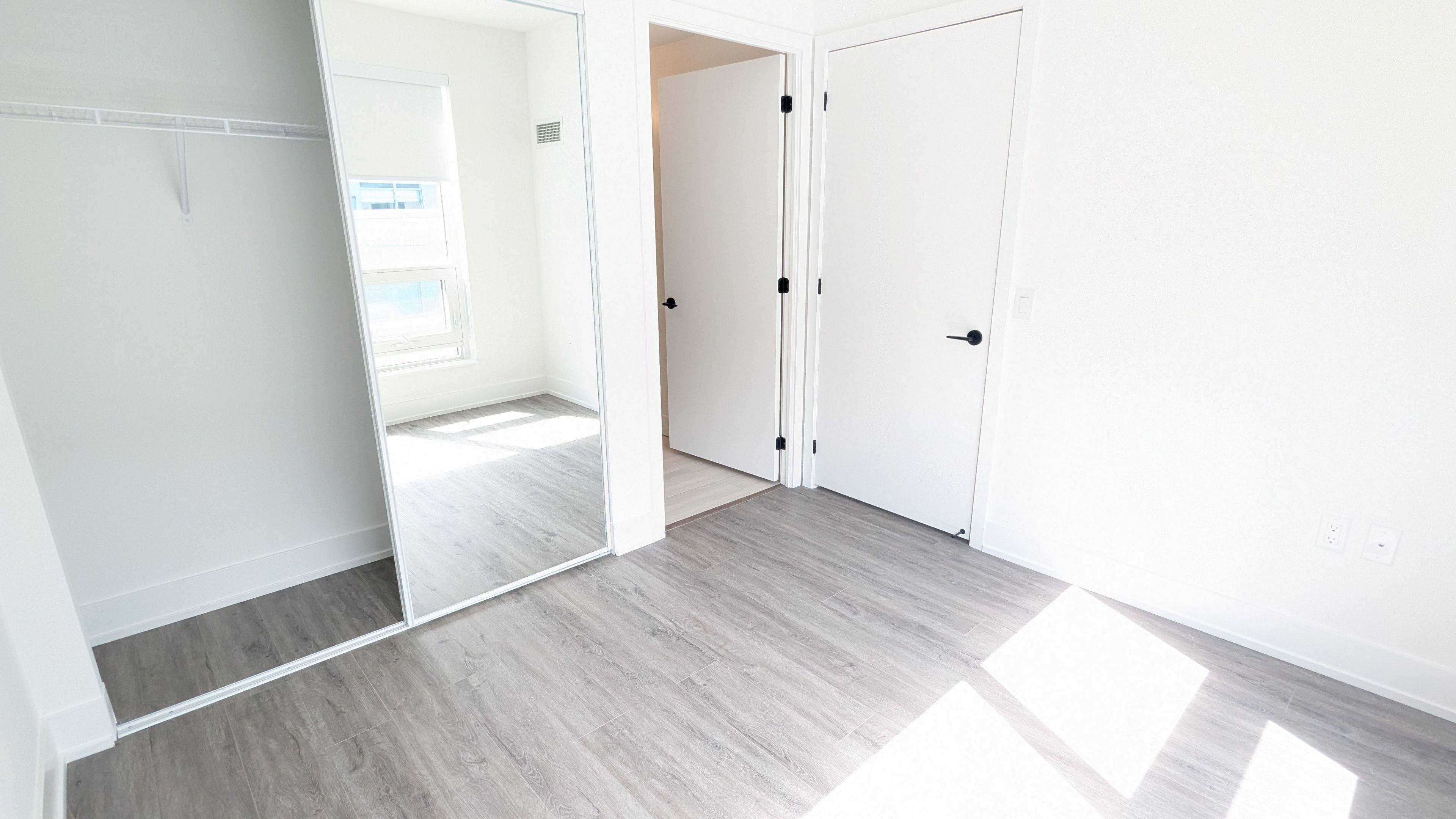 Oakville, ON L6M 5P6,2450 Old Bronte RD #715