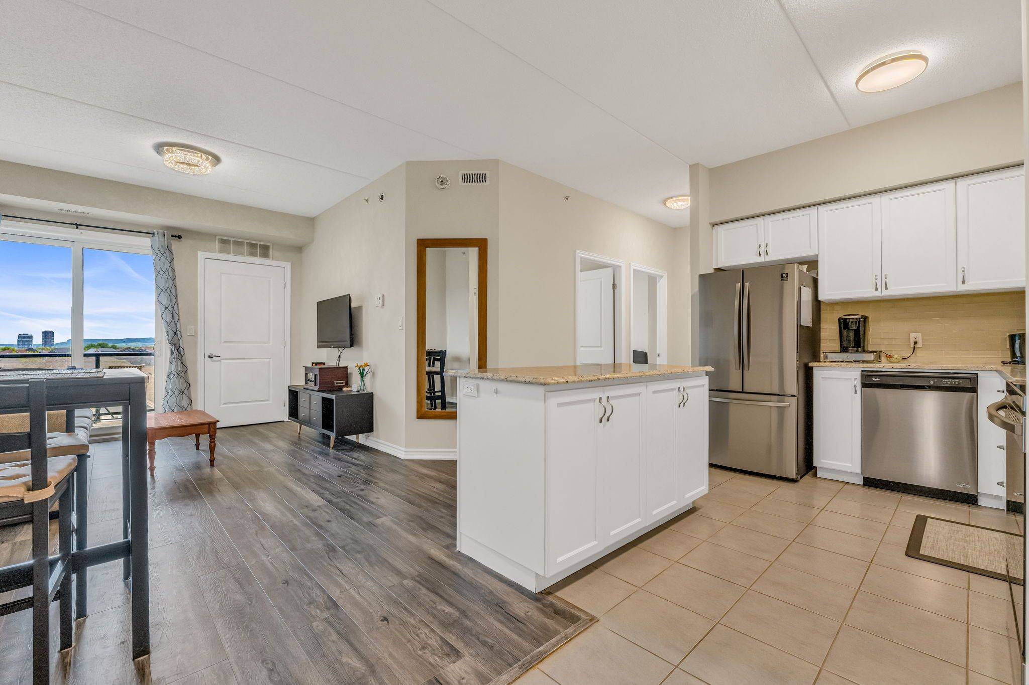 Milton, ON L9T 9A8,650 Sauve ST #412