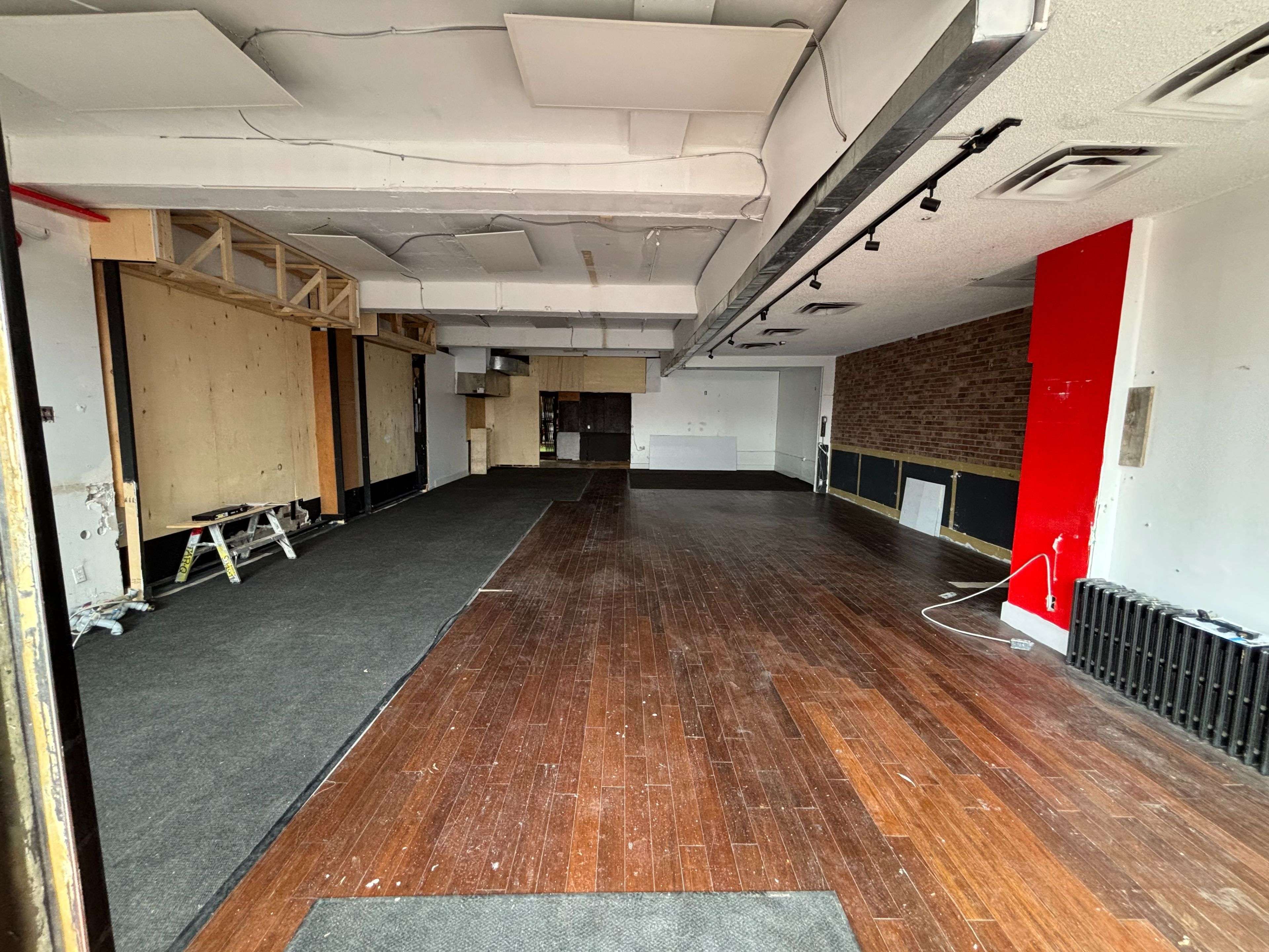 Toronto C01, ON M6J 1V7,876 Dundas ST W