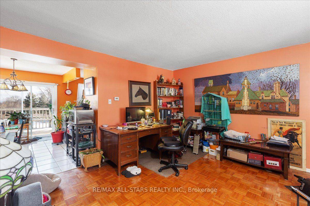 Barrie, ON L4M 5C4,63 Ferris LN #B11