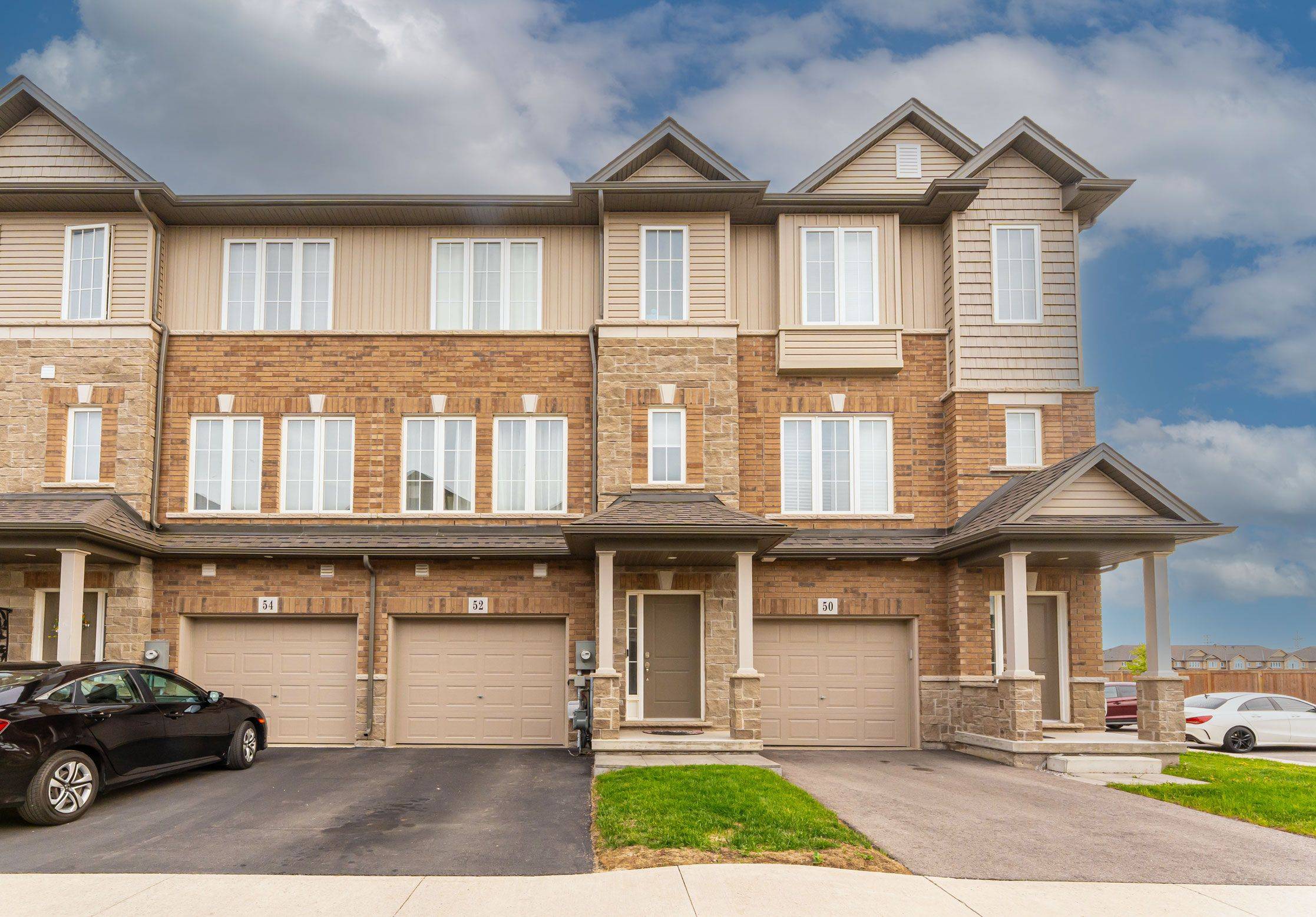 Hamilton, ON L8J 3H5,52 AQUARIUS CRES