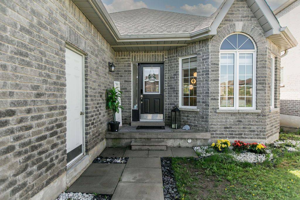 Innisfil, ON L9S 0B4,1955 Swan ST