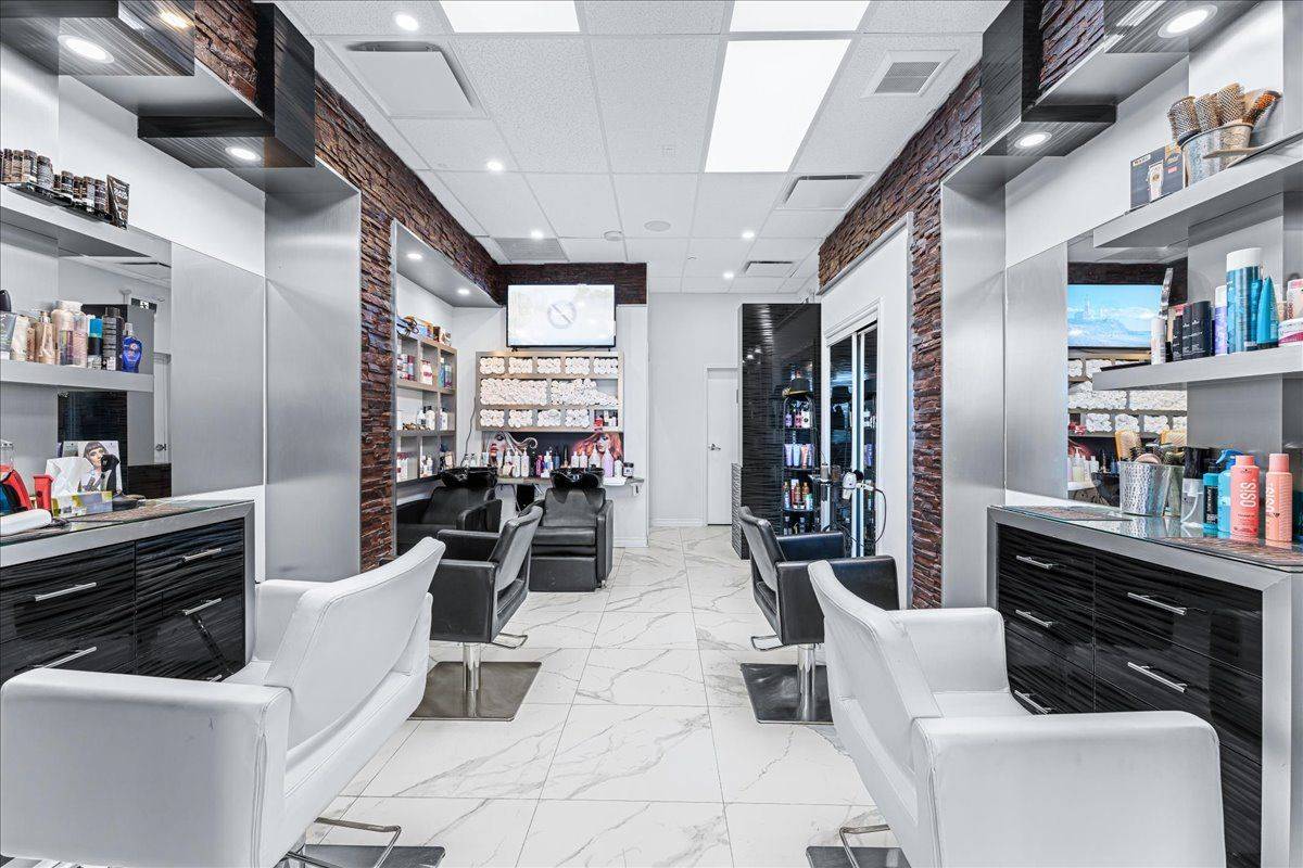 Richmond Hill, ON L4C 1V6,9610 Yonge ST #A8