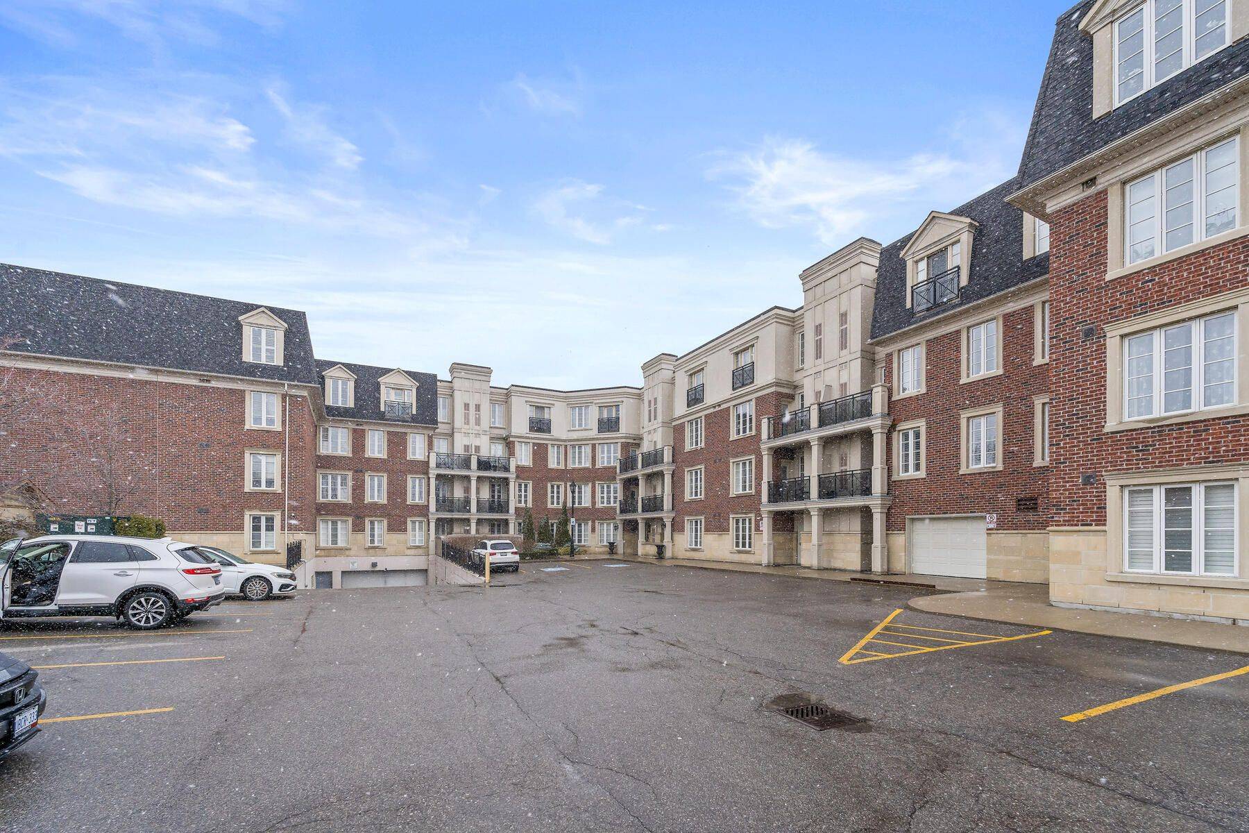 Mississauga, ON L5A 4N5,3351 Cawthra RD #116