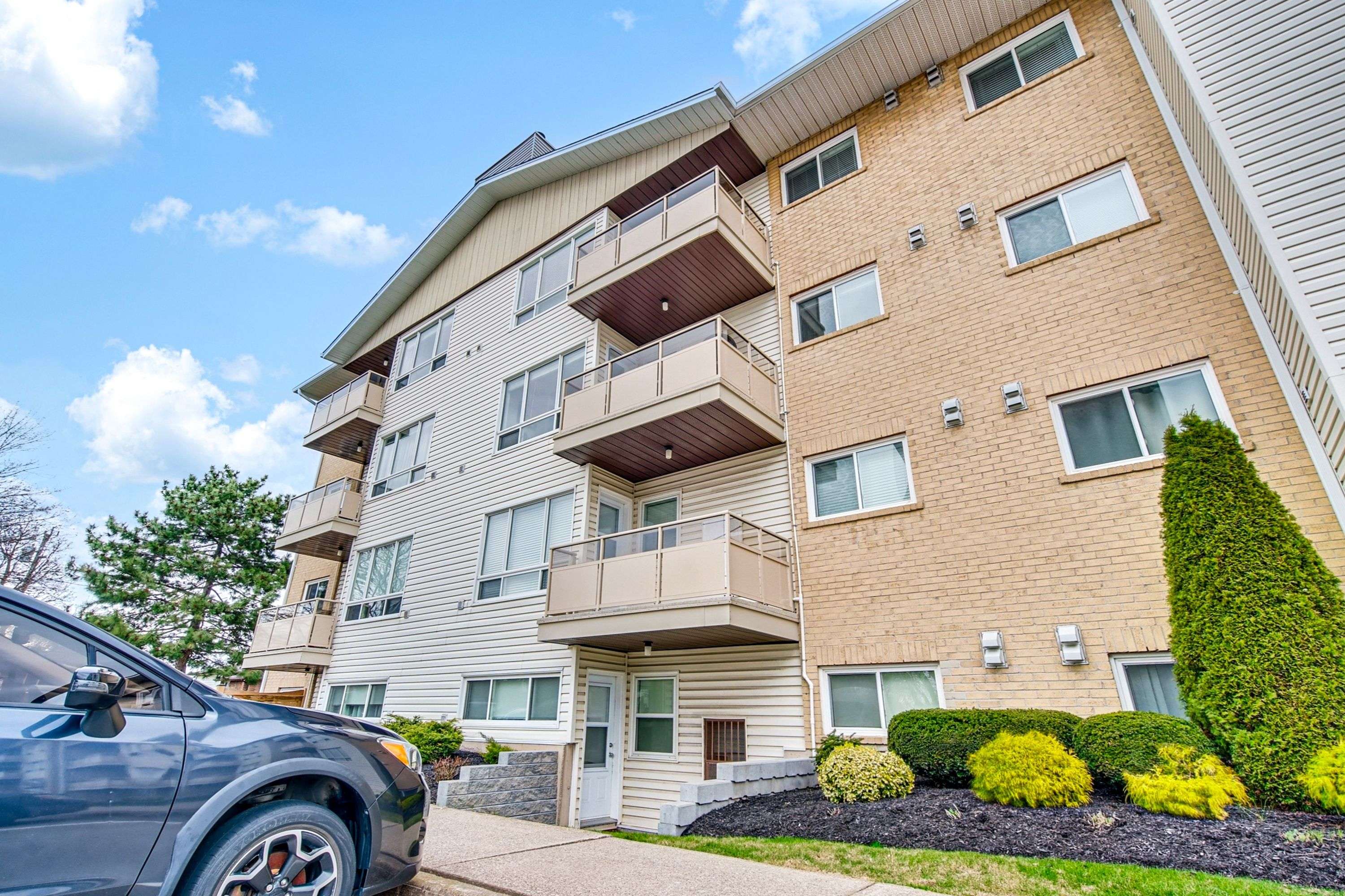 St. Catharines, ON L2M 7W9,78 Roehampton AVE #317