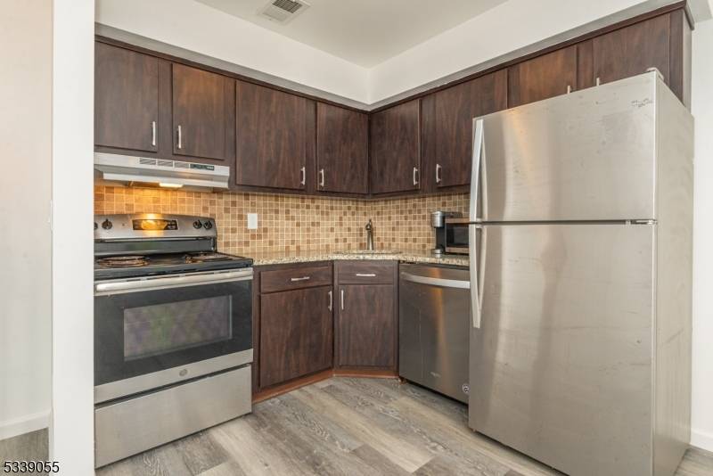Clifton City, NJ 07011,1007 Unicorn Way #P1