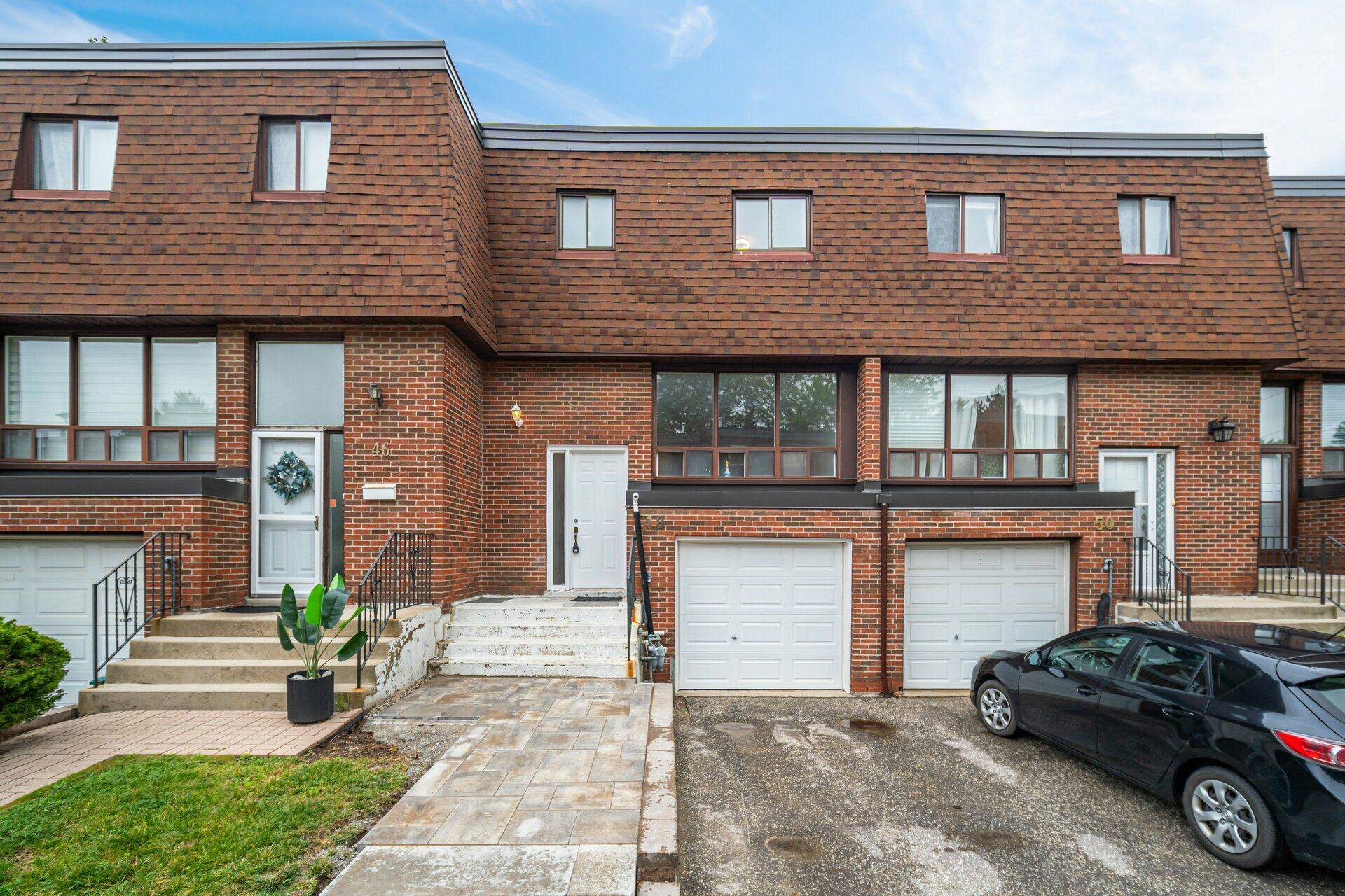Markham, ON L3T 3Z8,48 Stately WAY #24