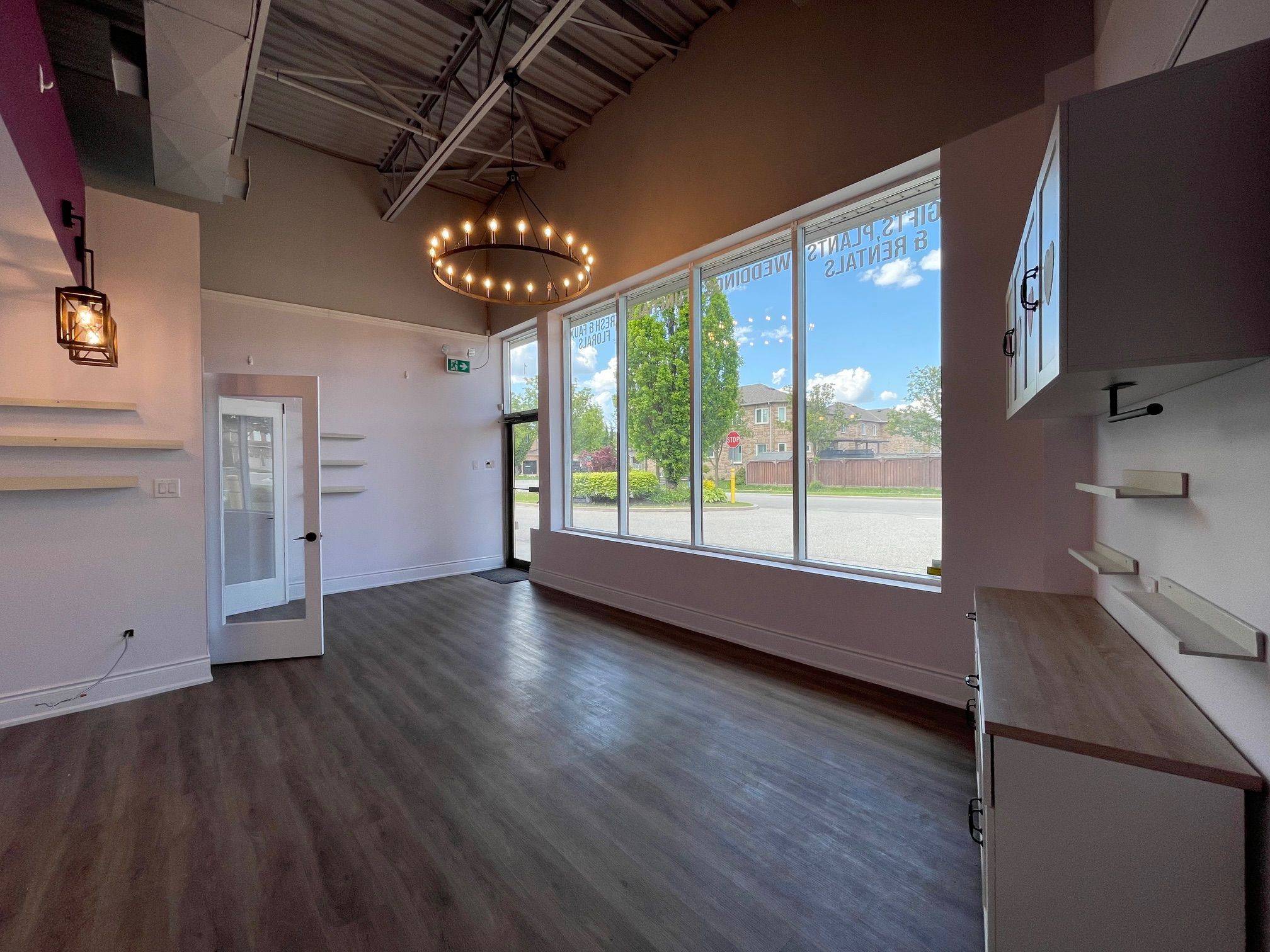 Vaughan, ON L4H 1M3,75 Napa Valley AVE #1