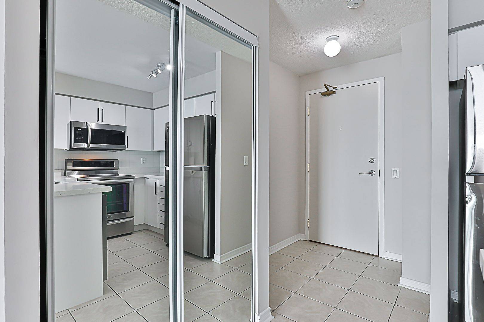 Richmond Hill, ON L4B 0A2,23 Oneida CRES #1207