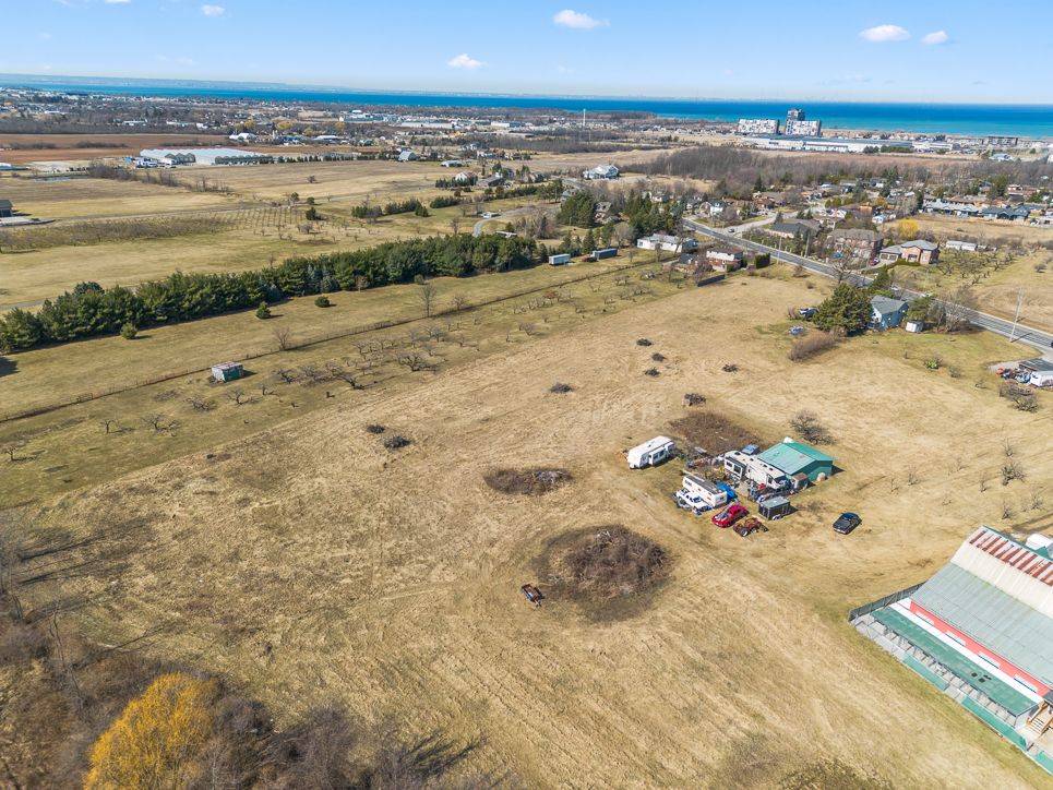 Grimsby, ON L3M 1T1,425 Main ST W