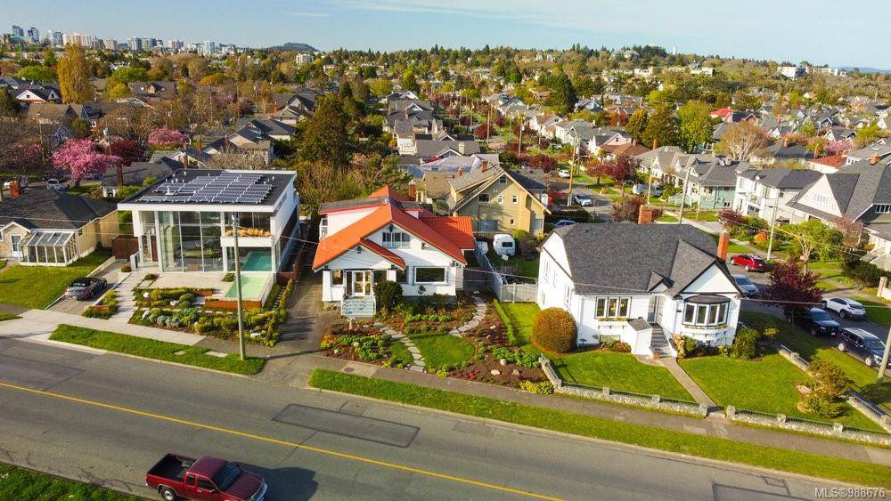 Victoria, BC V8V 1C3,1244 Dallas Rd