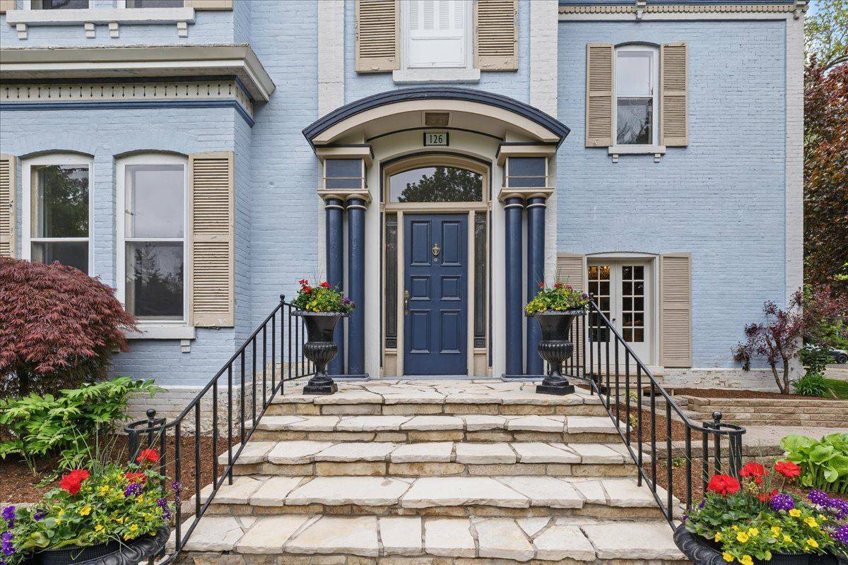 Stratford, ON N5A 6K9,126 John ST N
