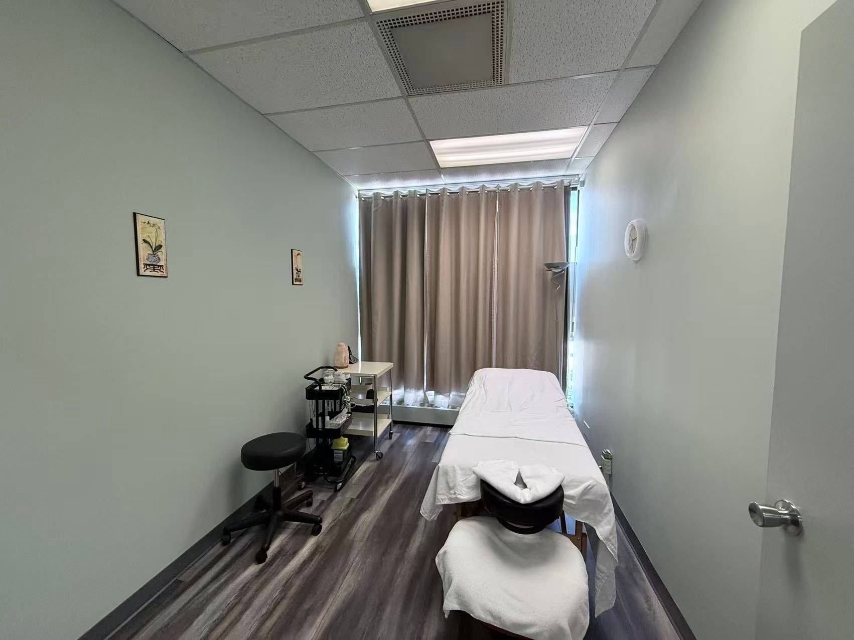 Toronto C15, ON M2J 1W8,2175 Sheppard AVE E #222