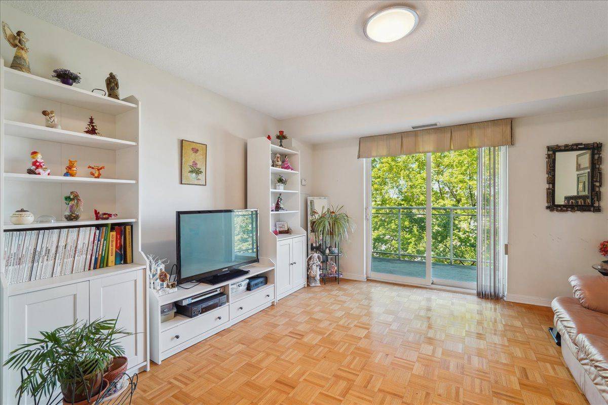 Vaughan, ON L4K 5N6,2502 Rutherford RD #314