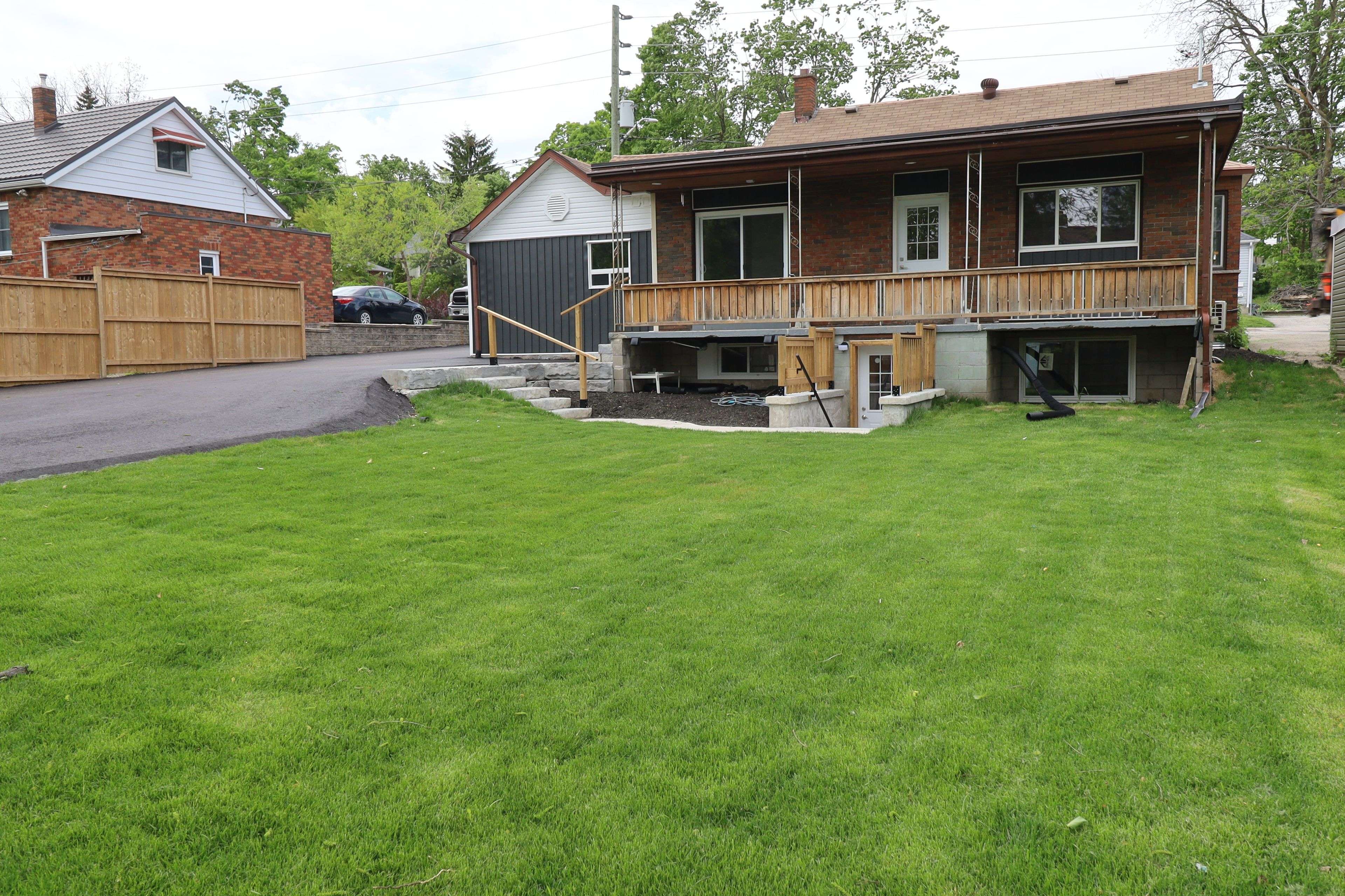Barrie, ON L4M 2N9,47 Grove ST E