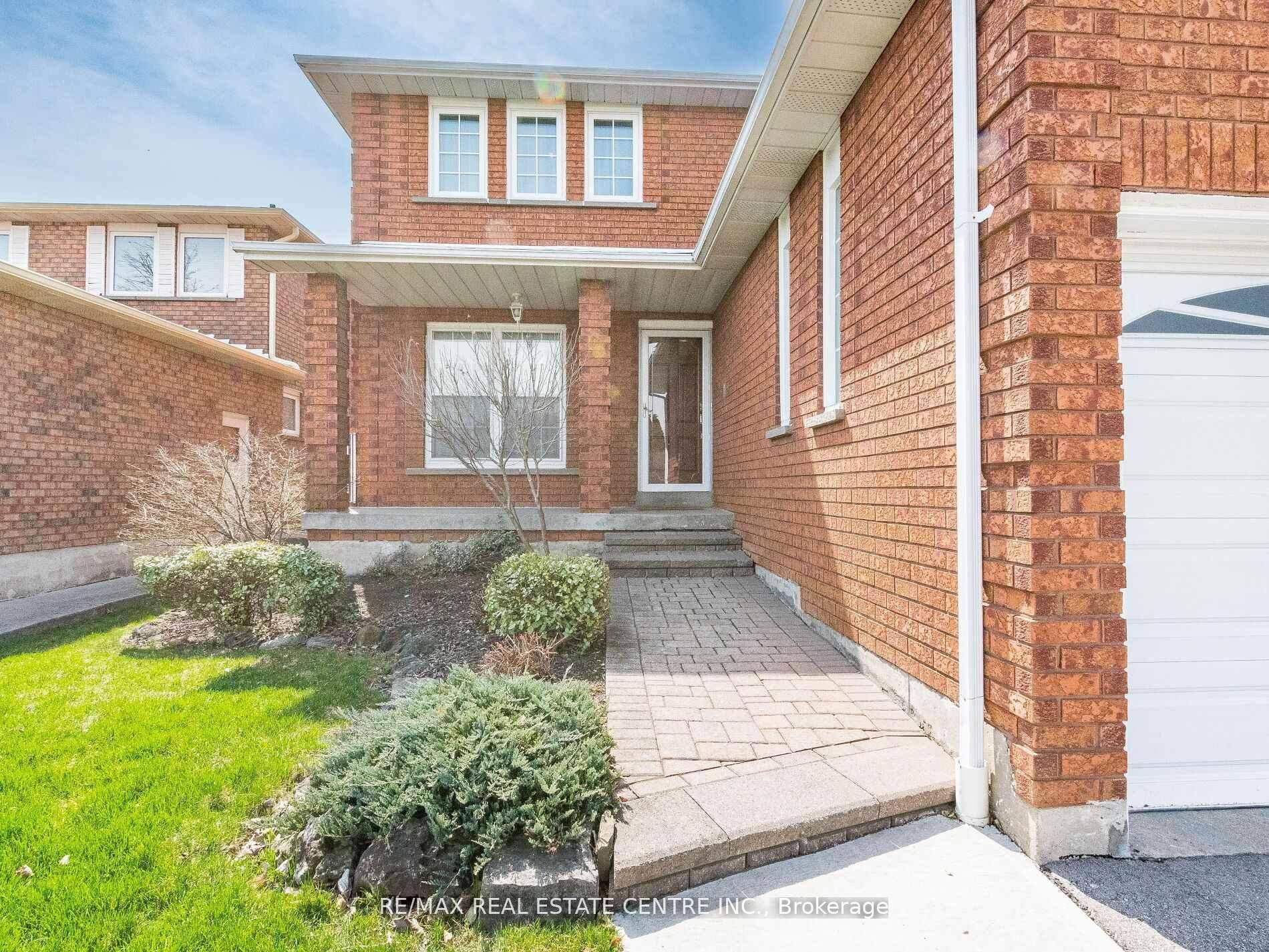 Brampton, ON L6W 3Y5,34 Inverary DR