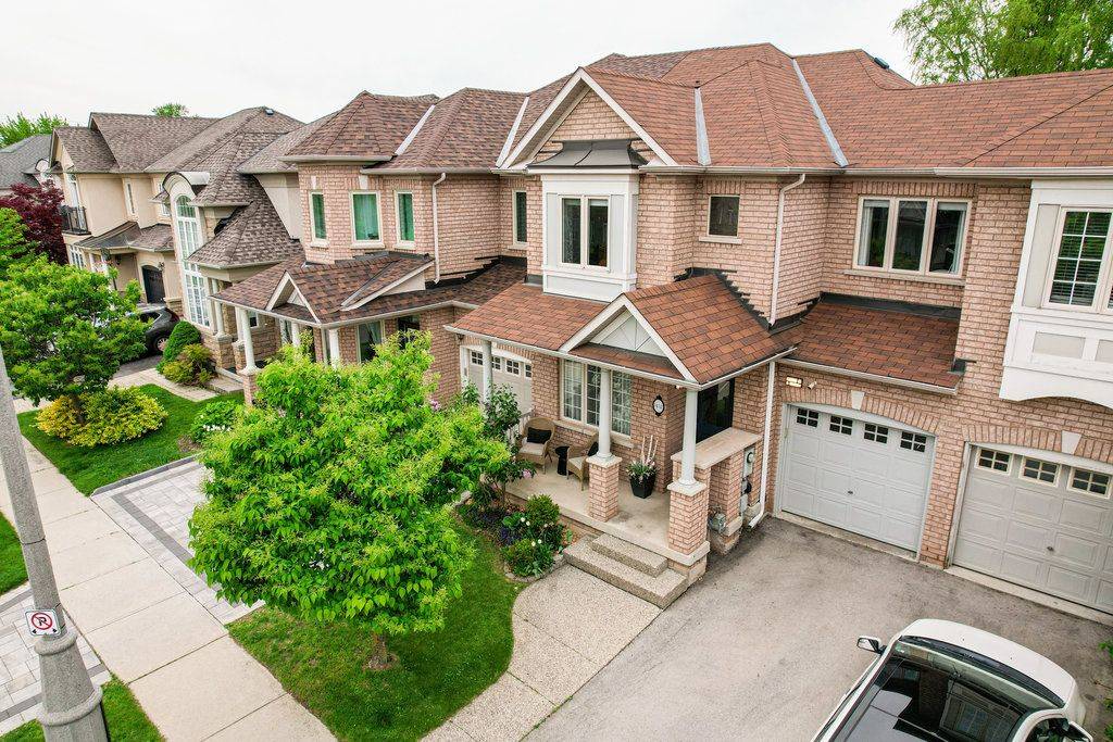 Oakville, ON L6L 6X2,3432 Robin Hill CIR