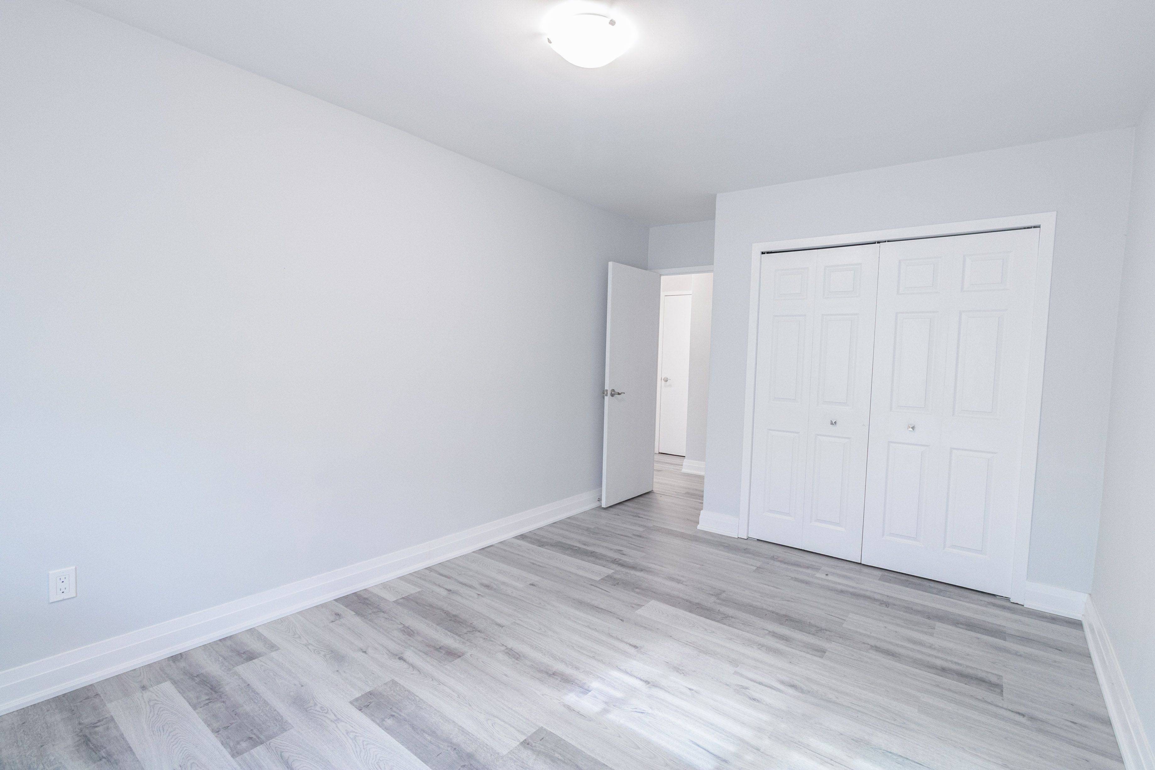 Welland, ON L3C 3B7,579 Clare AVE #514