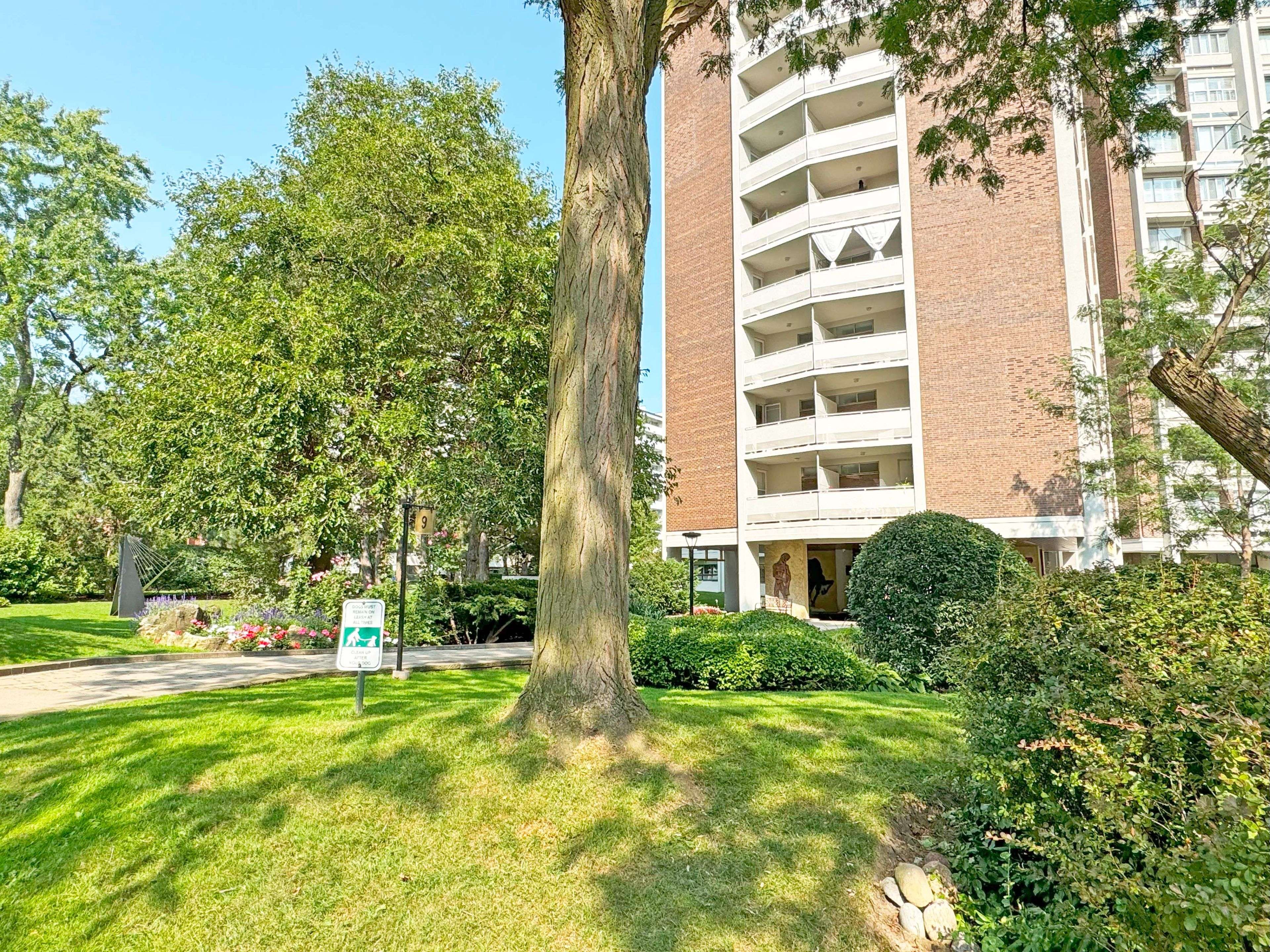 Toronto C02, ON M4V 2C4,9 Deer Park CRES #504