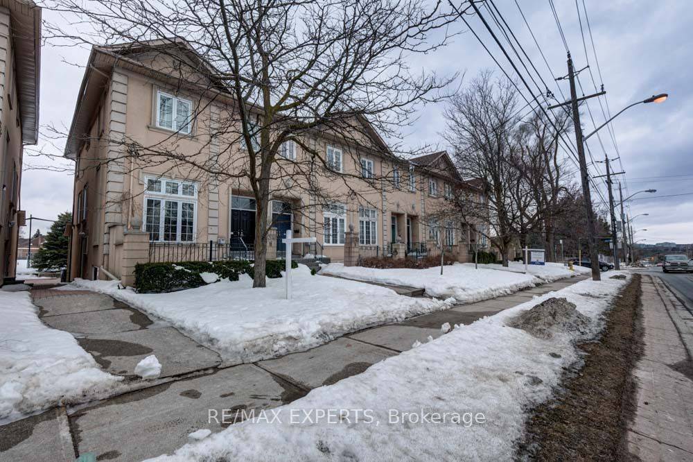 Toronto C14, ON M2M 3R9,3348 Bayview AVE #M