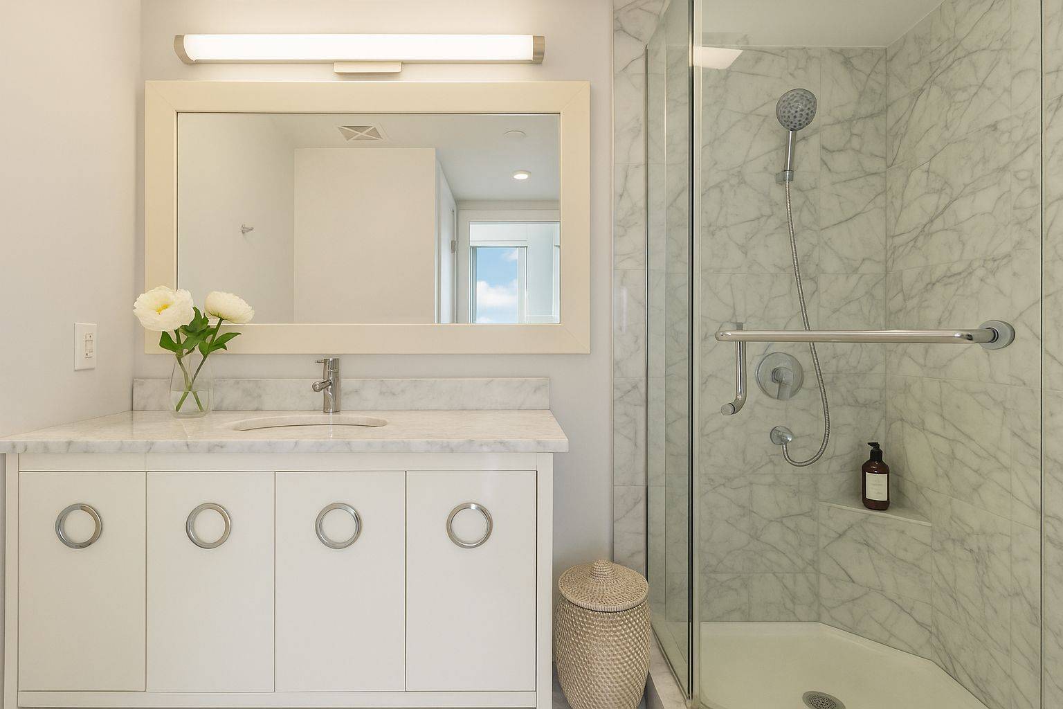 Toronto W06, ON M8Y 0B6,90 Park Lawn RD #1616