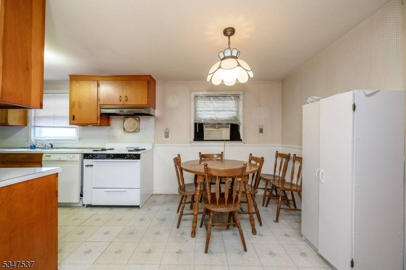 Woodbridge Twp., NJ 07001,28 Harvard Ave