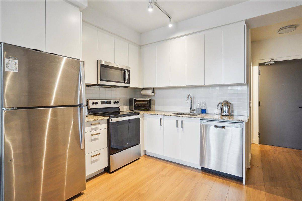 Whitby, ON L1N 2K2,1010 Dundas ST E #211