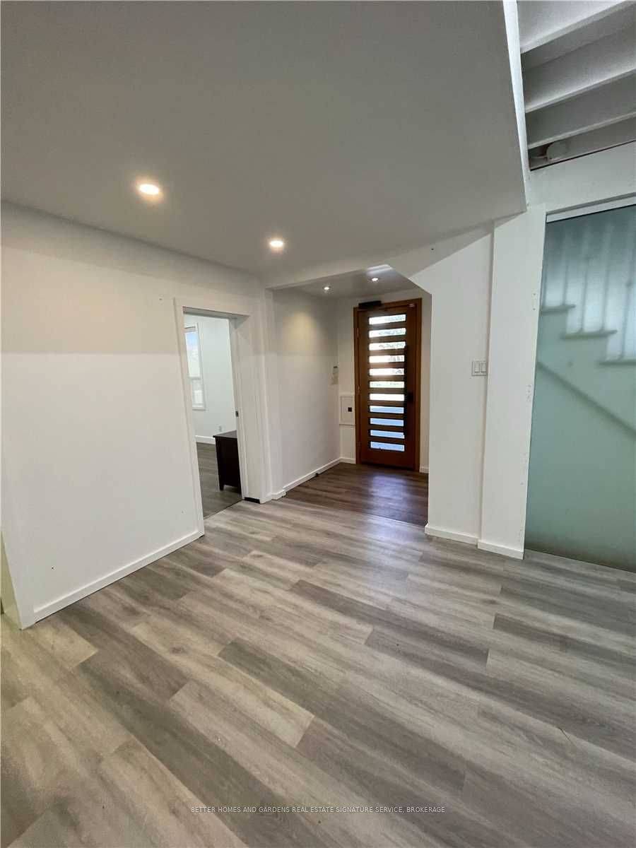 Toronto E04, ON M1K 1B1,1 Parnell AVE #1