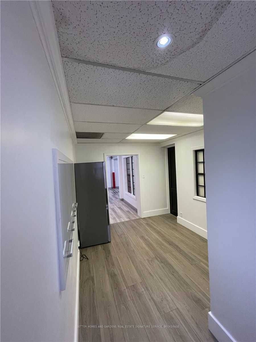 Toronto E04, ON M1K 1B1,1 Parnell AVE #1