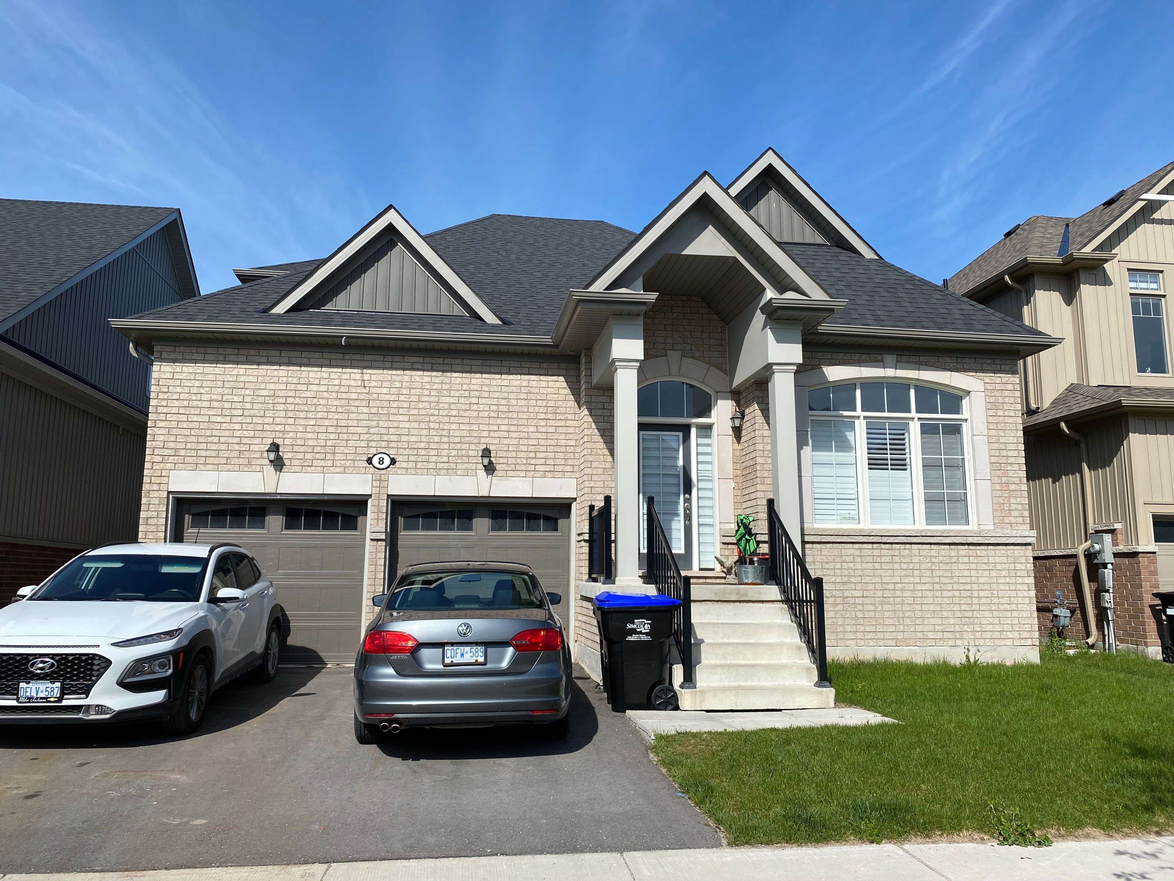 Collingwood, ON L9Y 3V3,8 Kirby AVE