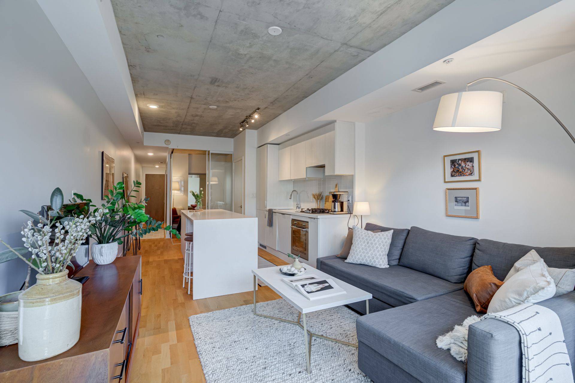 Toronto C01, ON M6J 0G1,109 Ossington AVE #203