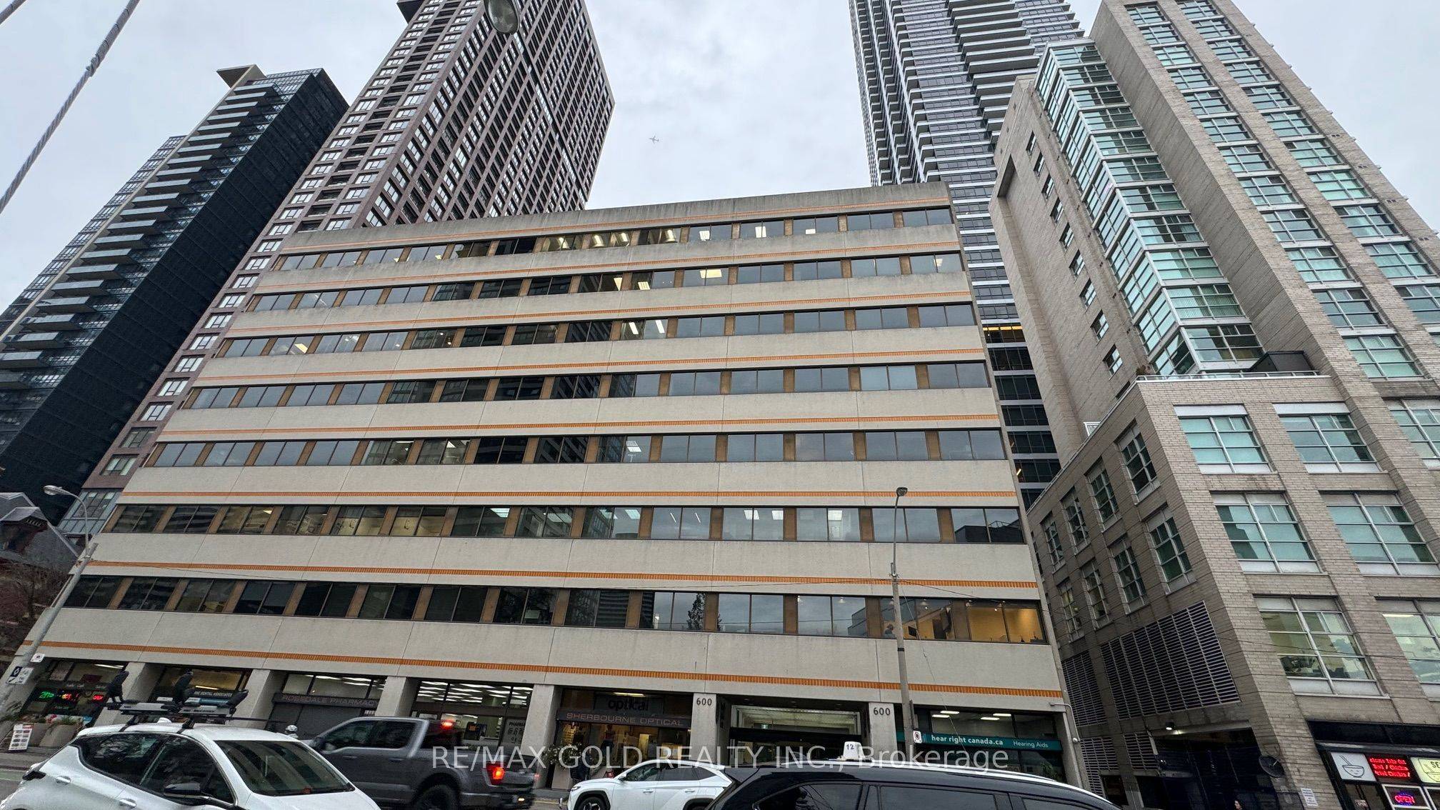 Toronto C08, ON M4X 1W4,600 Sherbourne ST #301