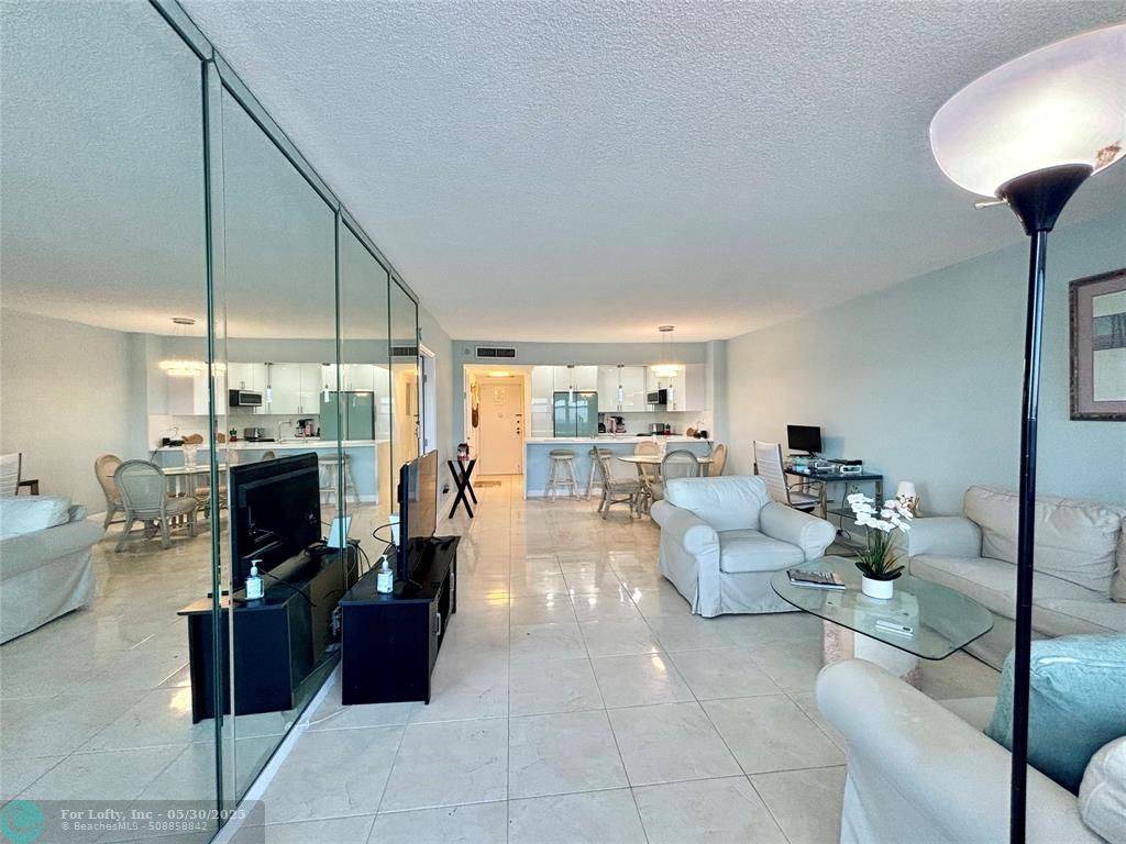 Hollywood, FL 33019,3725 S Ocean Dr  #1612