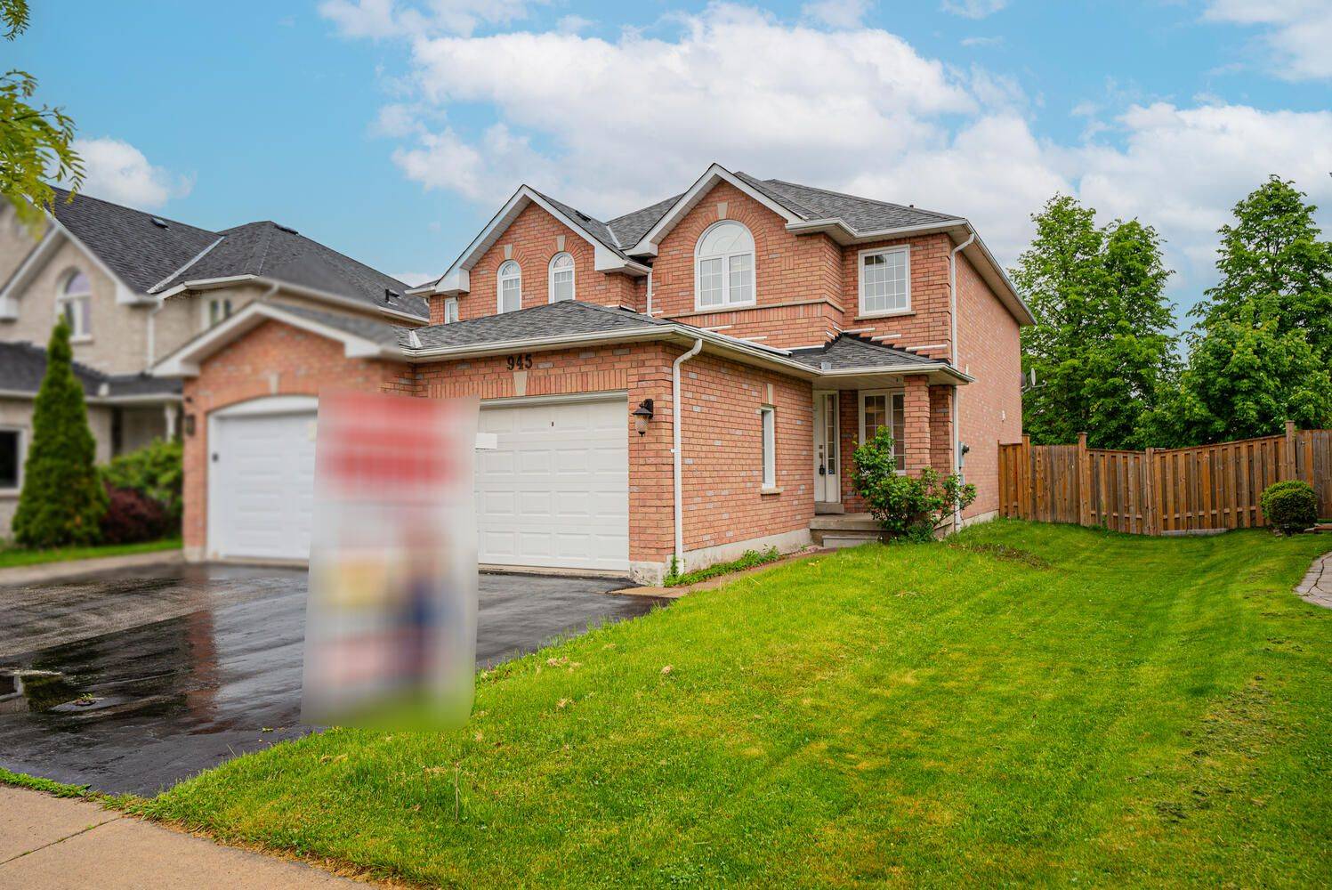 Mississauga, ON L5M 2G8,945 AppleCroft CIR