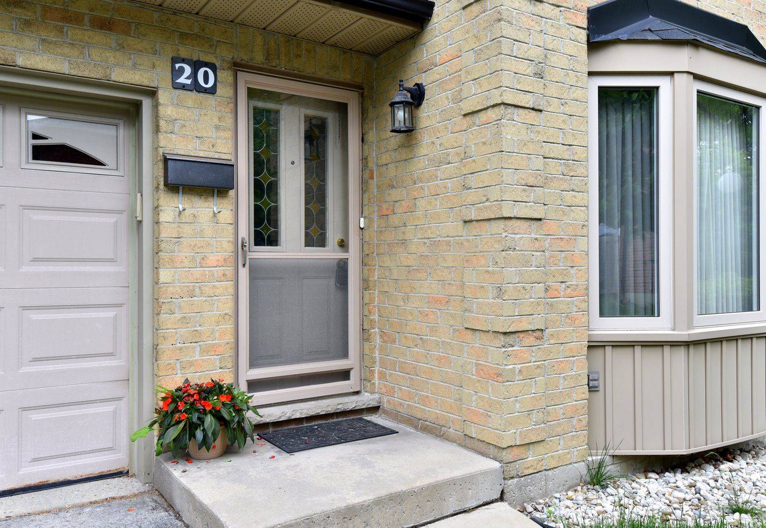 Hamilton, ON L9C 7K8,644 Upper Paradise RD #20