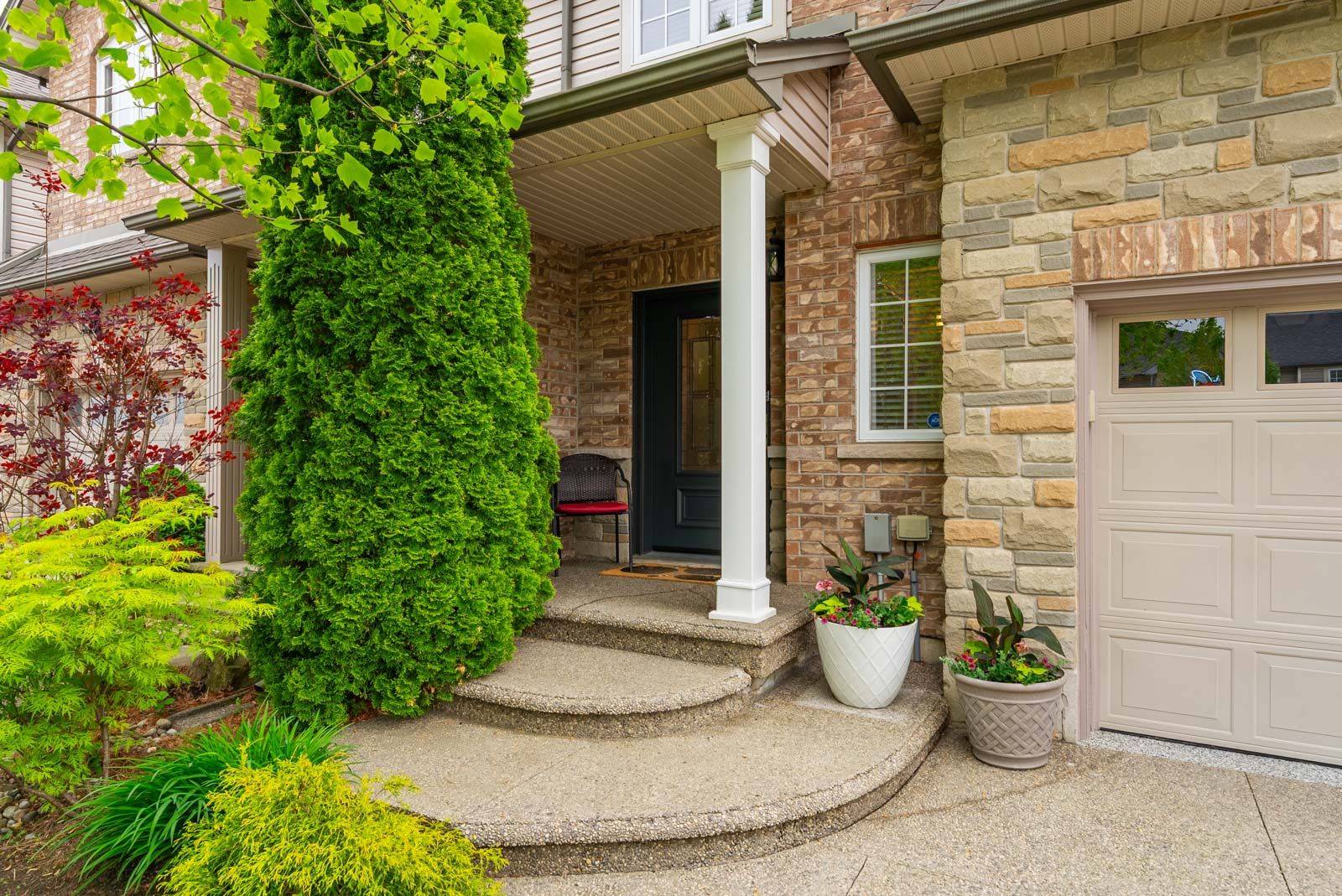 Hamilton, ON L9K 1R3,16 OLIVIA PL