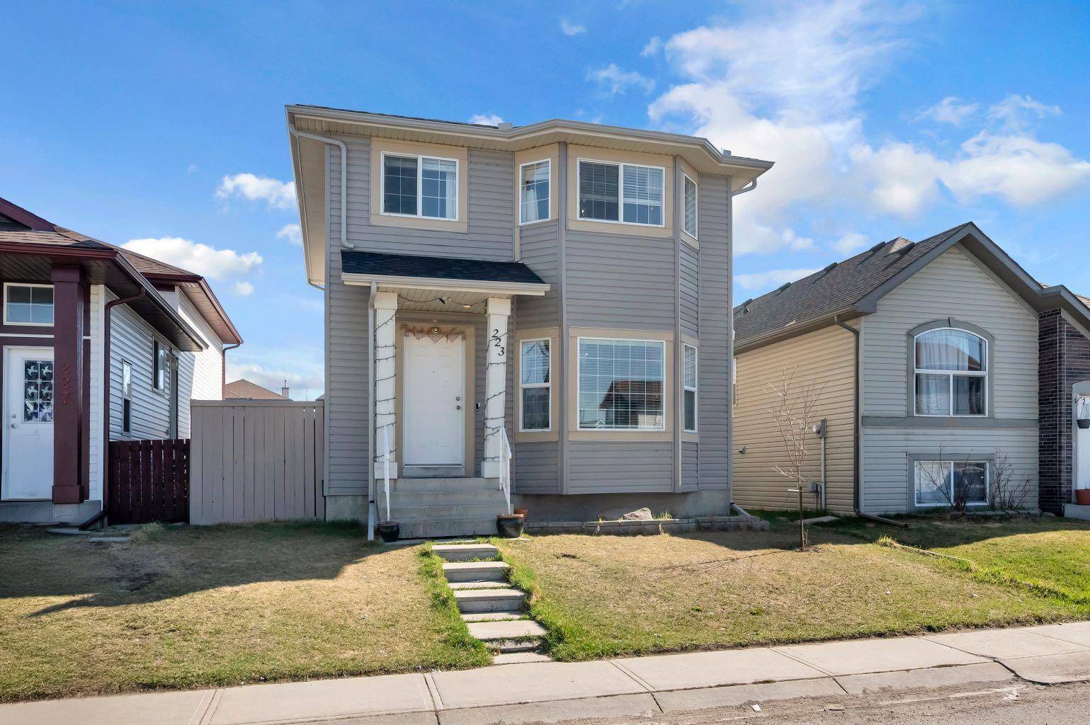 Calgary, AB T3J 4R2,223 Taracove Estate DR NE