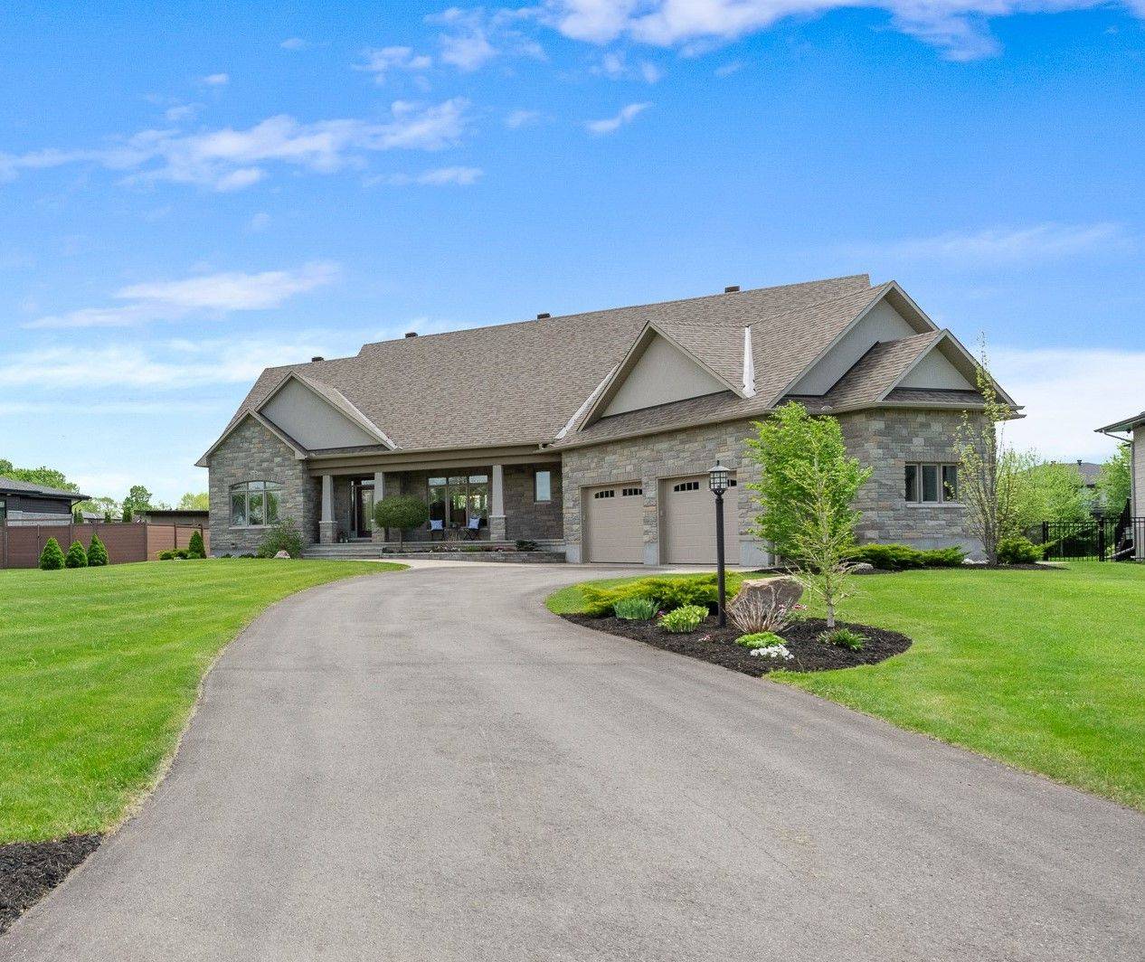 Manotick - Kars - Rideau Twp And Area, ON K4M 0B2,717 McManus AVE