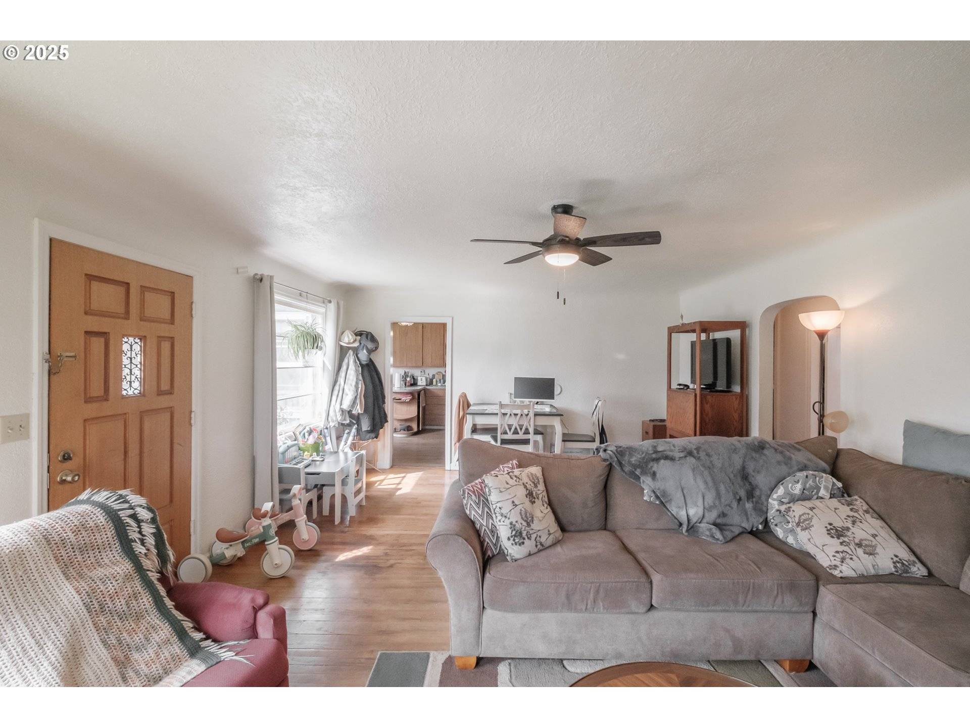 Sweet Home, OR 97386,940 CEDAR ST