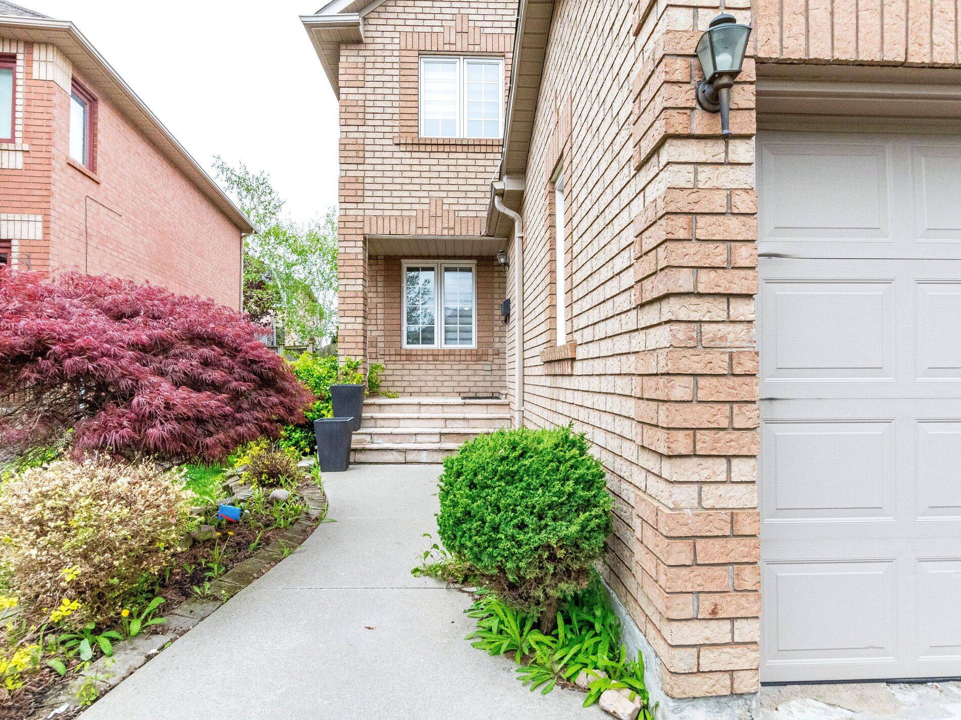 Brampton, ON L7A 1J3,32 Creekwood DR