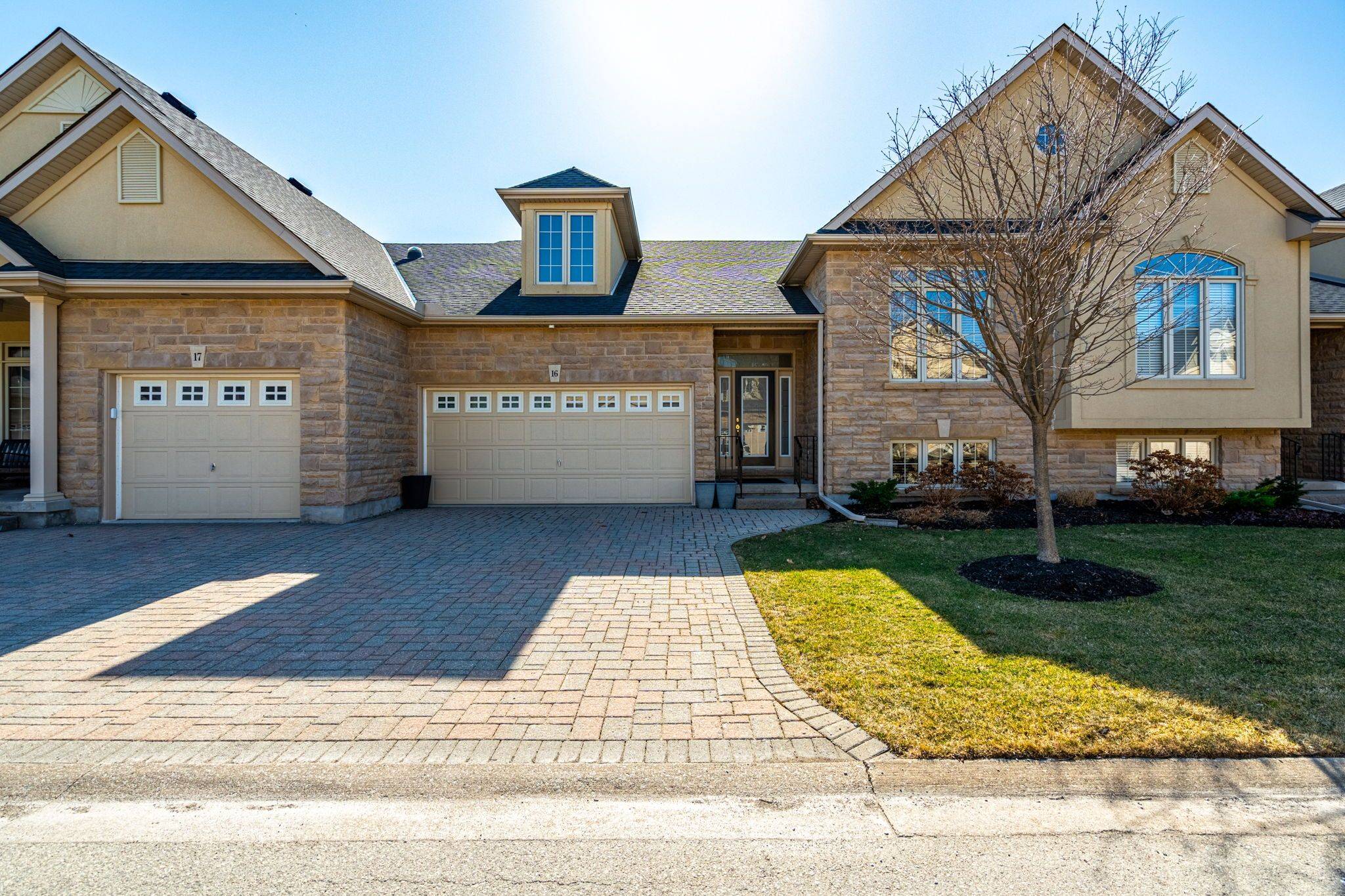 St. Catharines, ON L2N 7S9,35 Scullers WAY #16