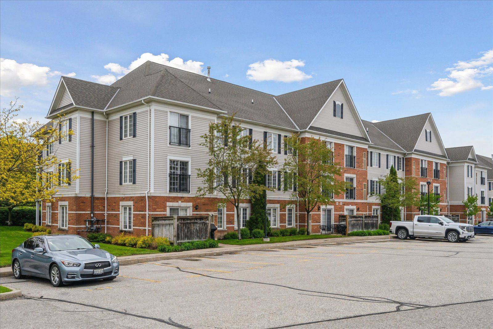 Clarington, ON L1C 5N6,102 Aspen Springs DR #212