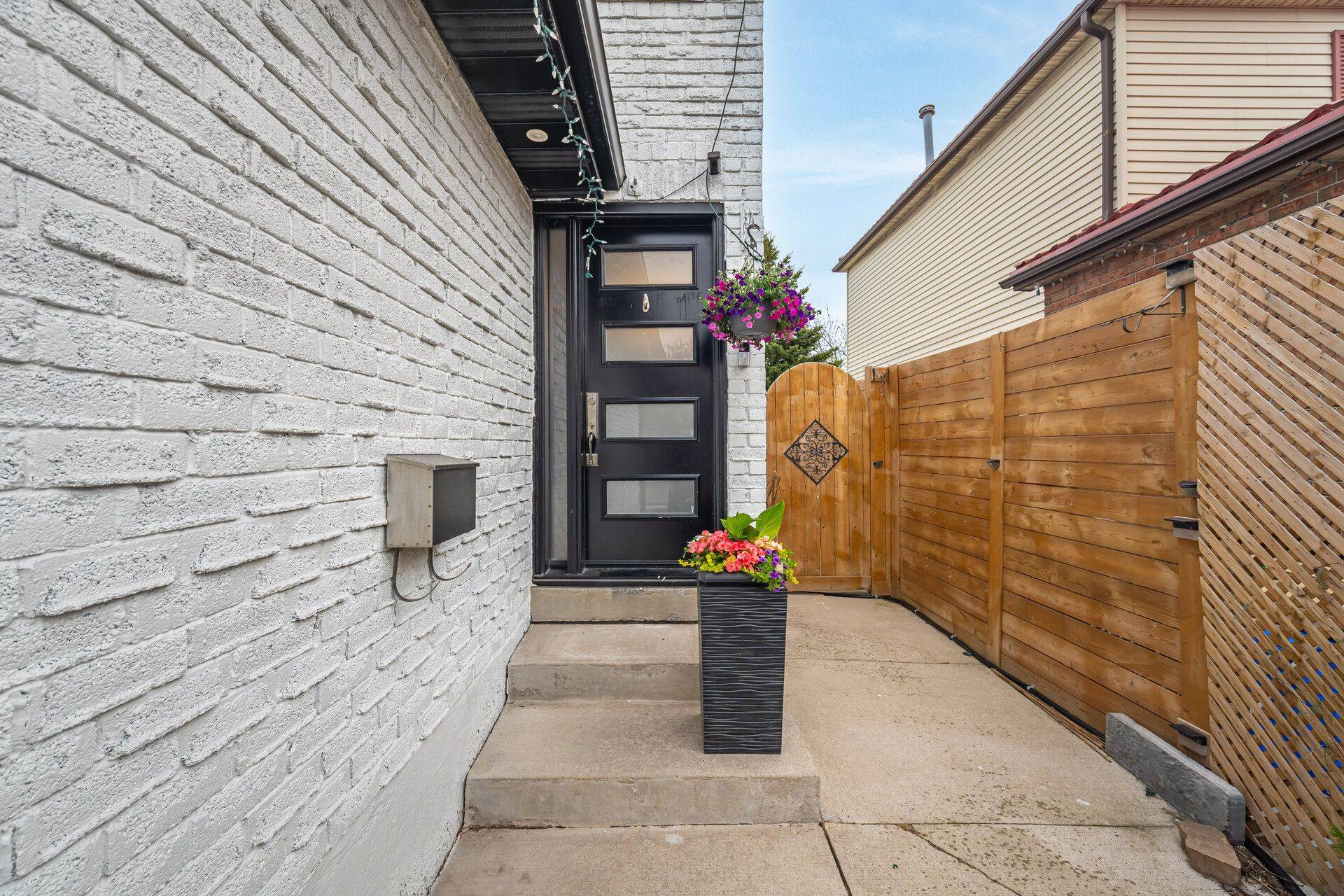 Mississauga, ON L4W 3J8,738 Greycedar CRES