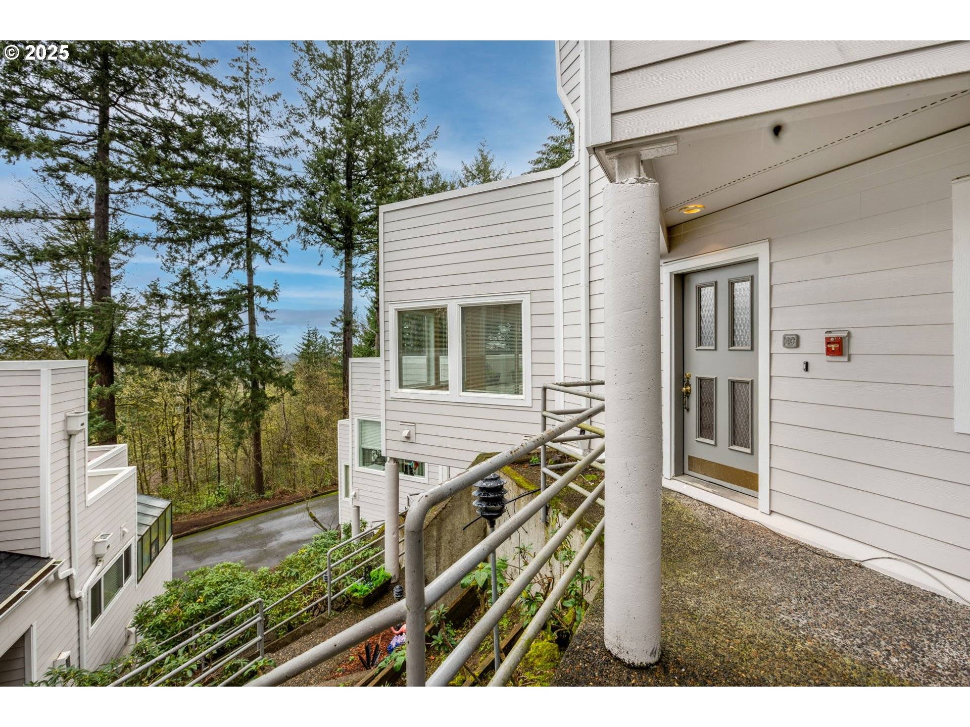 Lake Oswego, OR 97035,48 EAGLE CREST DR #4C
