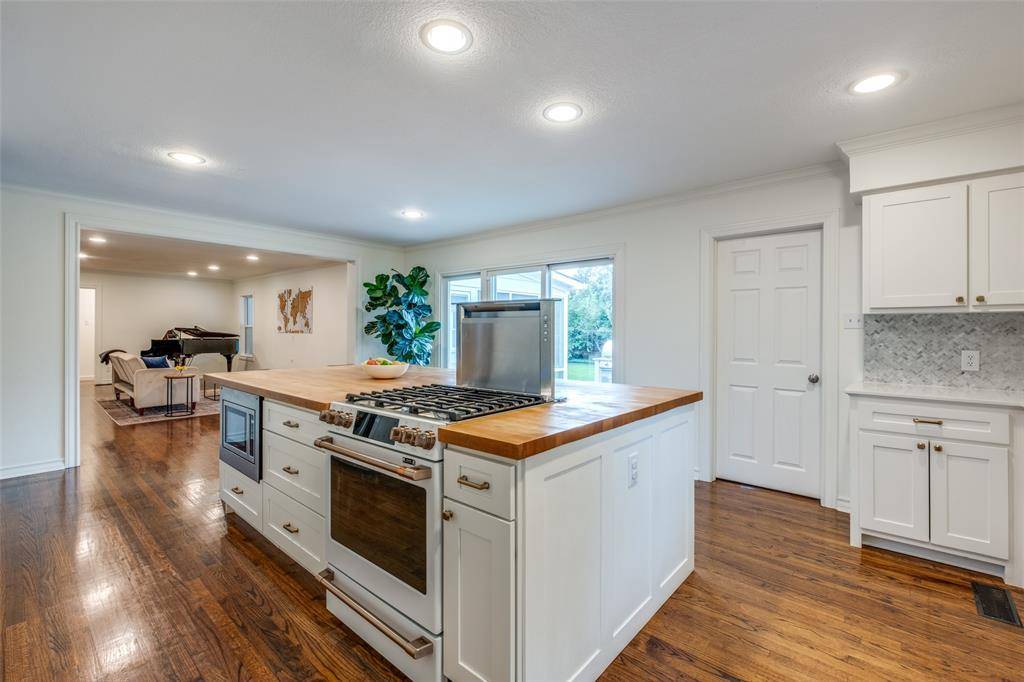 Dallas, TX 75229,4406 Southcrest Road