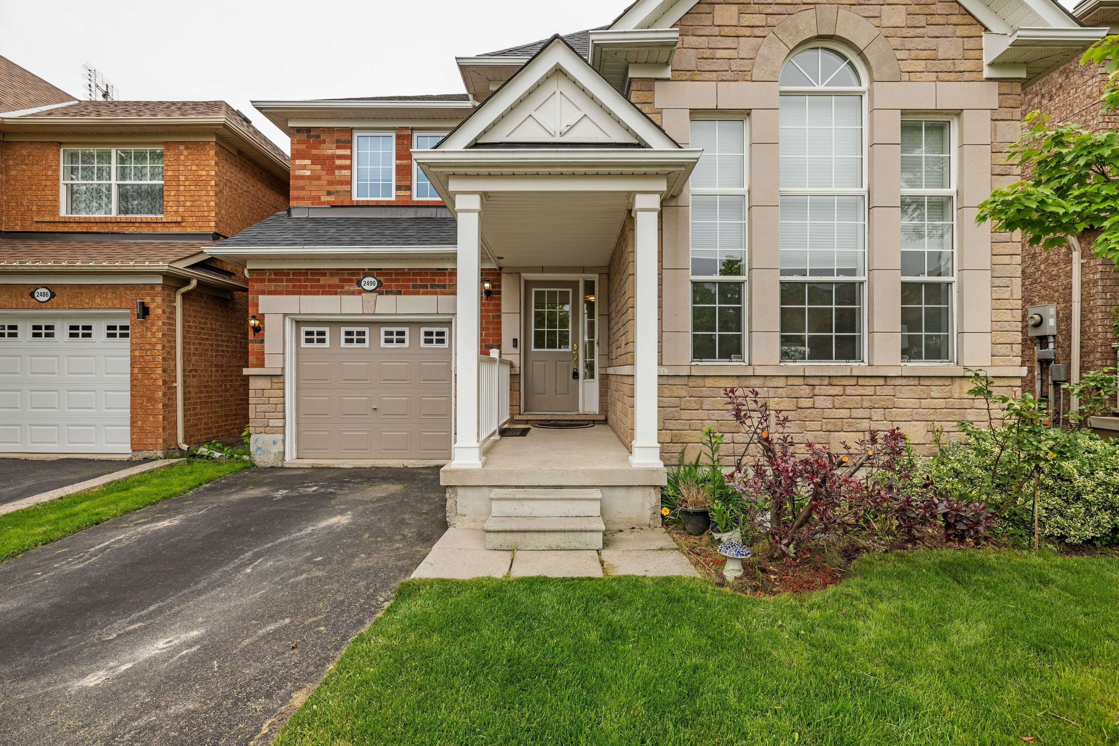 Oakville, ON L6M 5H1,2490 Valleyridge DR